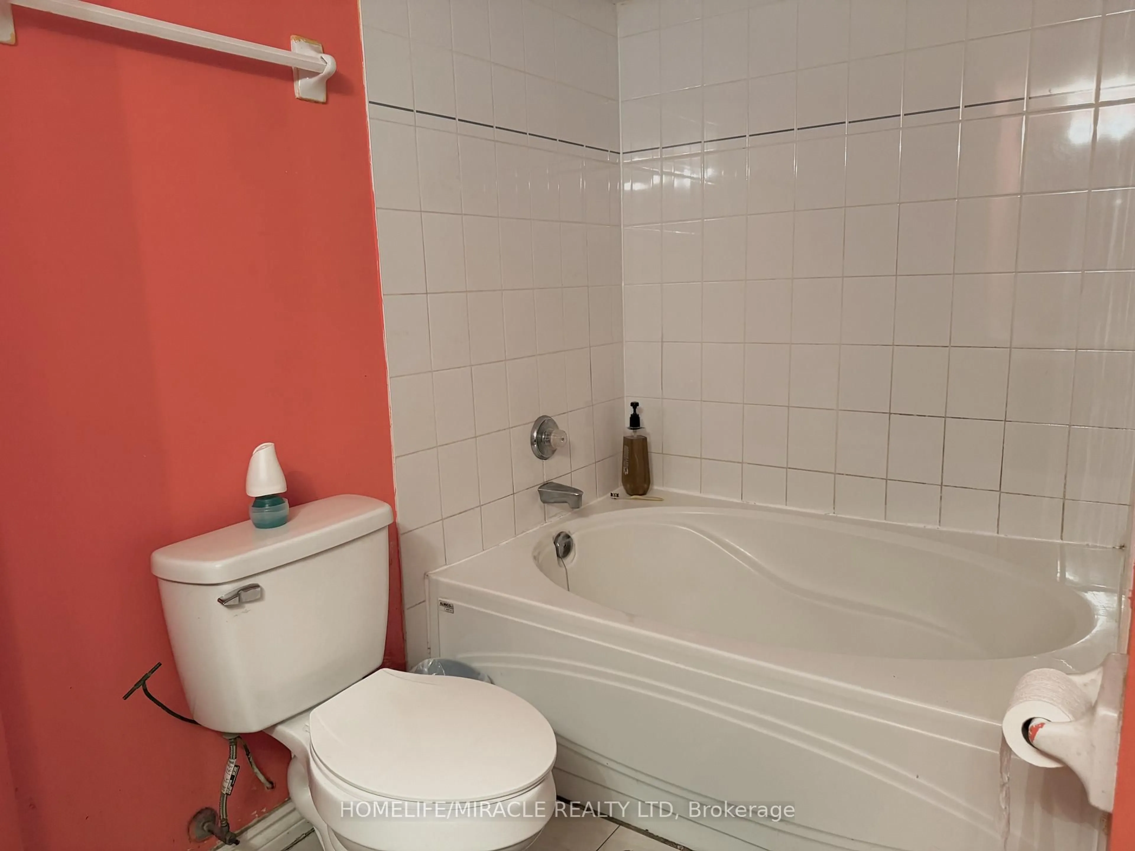 Standard bathroom, unknown for 1 Rowntree Rd #114, Toronto Ontario M9V 5G7