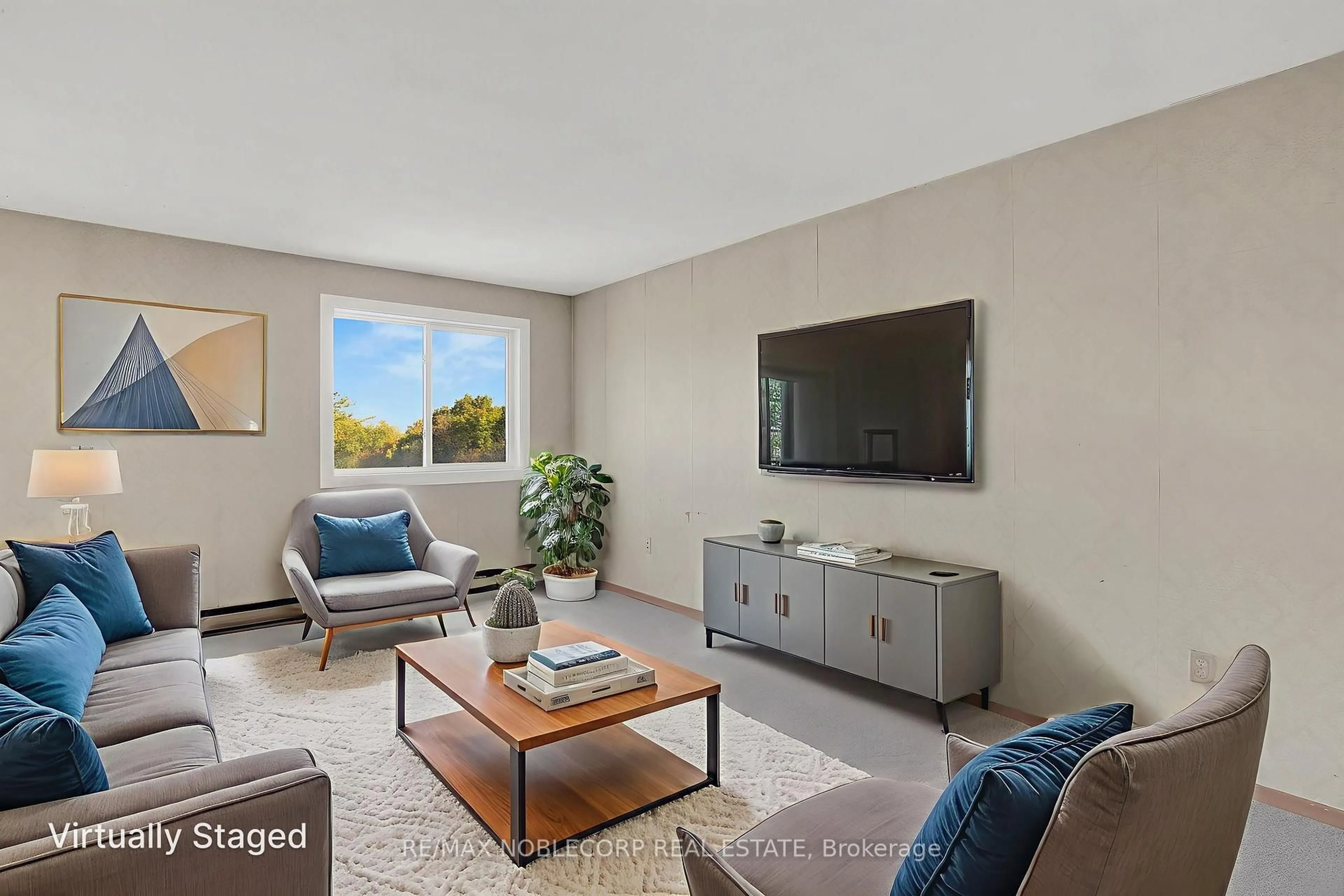 Living room with furniture, unknown for 1050 Falgarwood Dr #124, Oakville Ontario L6H 2P3