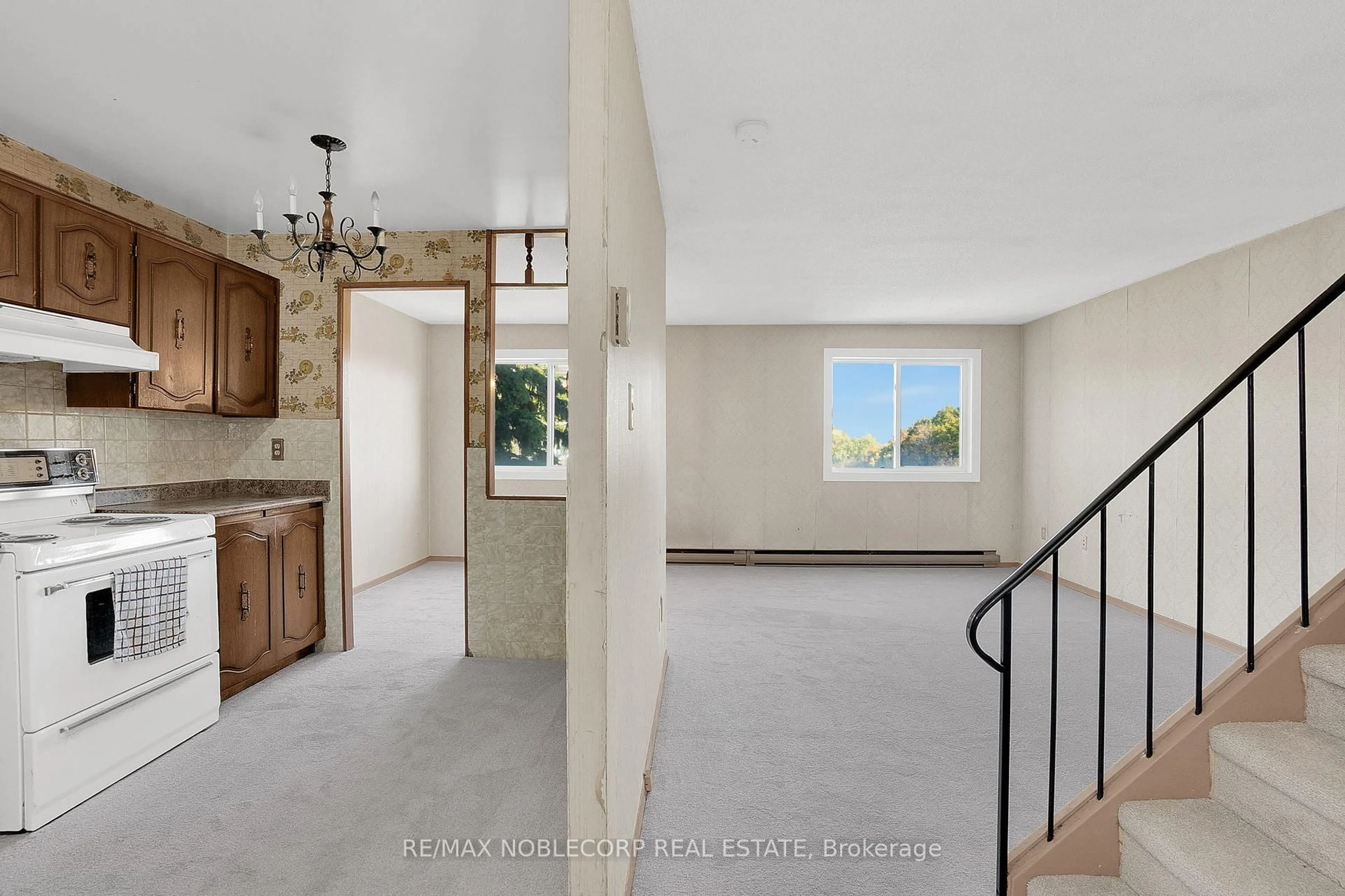 Unknown for 1050 Falgarwood Dr #124, Oakville Ontario L6H 2P3