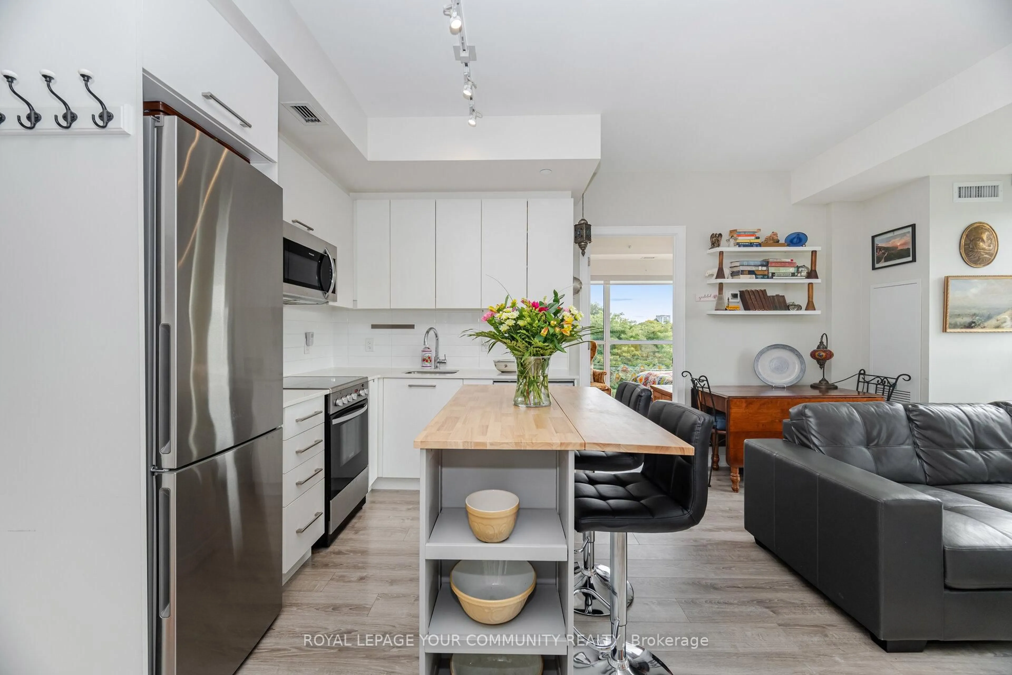 Open concept kitchen, unknown for 1 Neighbourhood Lane #512, Toronto Ontario M8Y 0C2