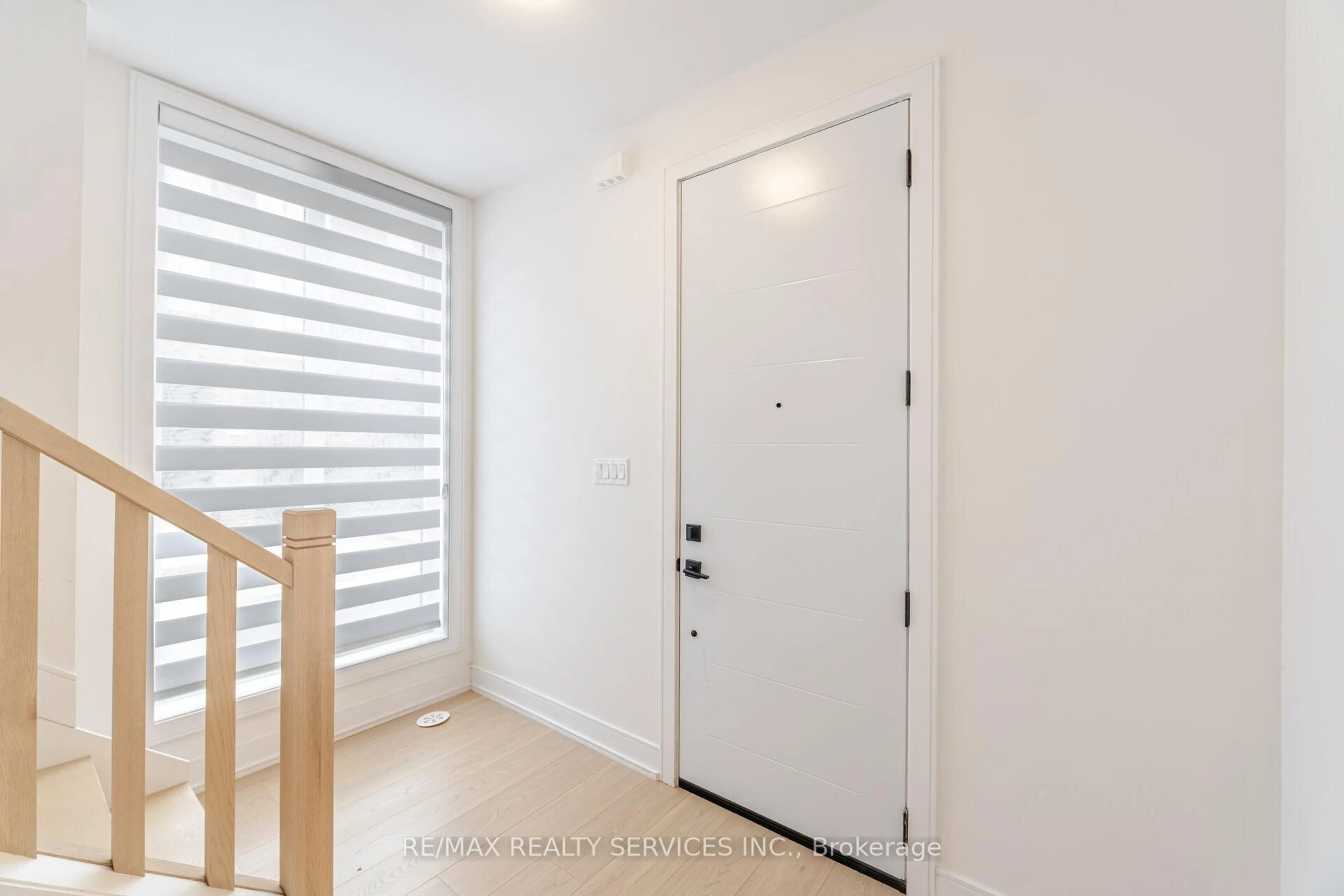 Indoor entryway for 1 Taylor Crt, Caledon Ontario L7E 4L2