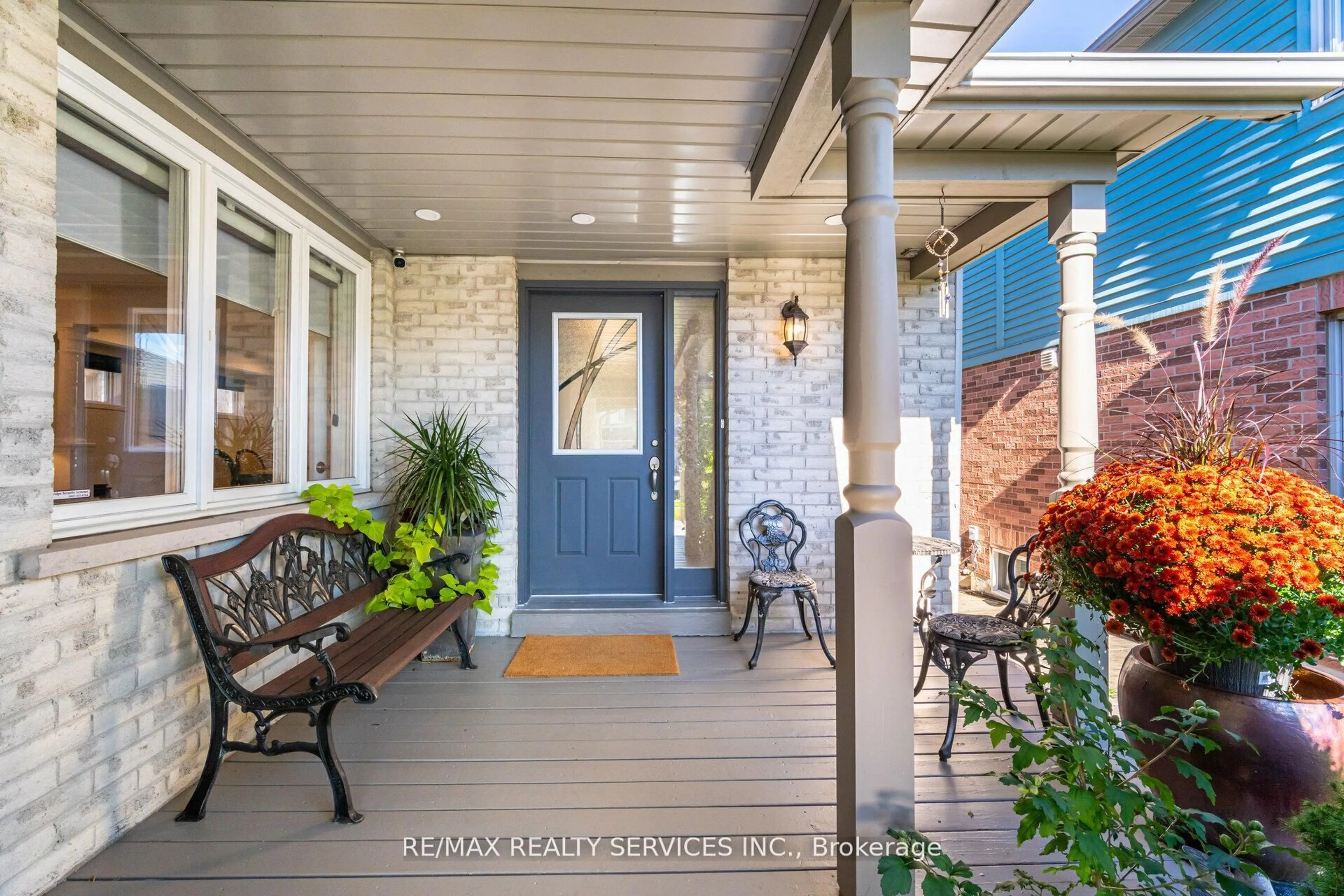 Indoor entryway for 5749 Greensboro Dr, Mississauga Ontario L5M 5T8