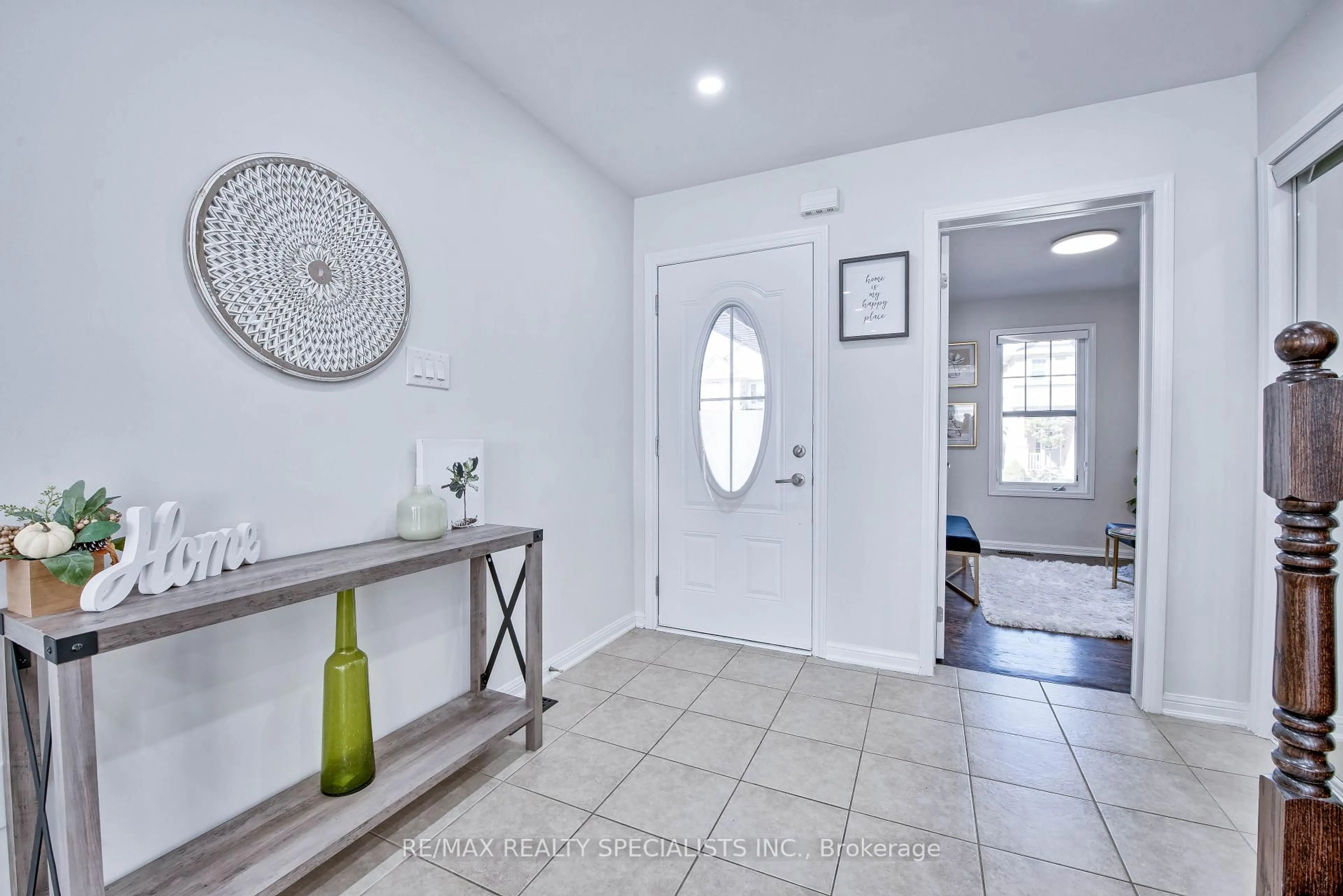 Indoor entryway for 282 Cedric Terr, Milton Ontario L9T 8N5