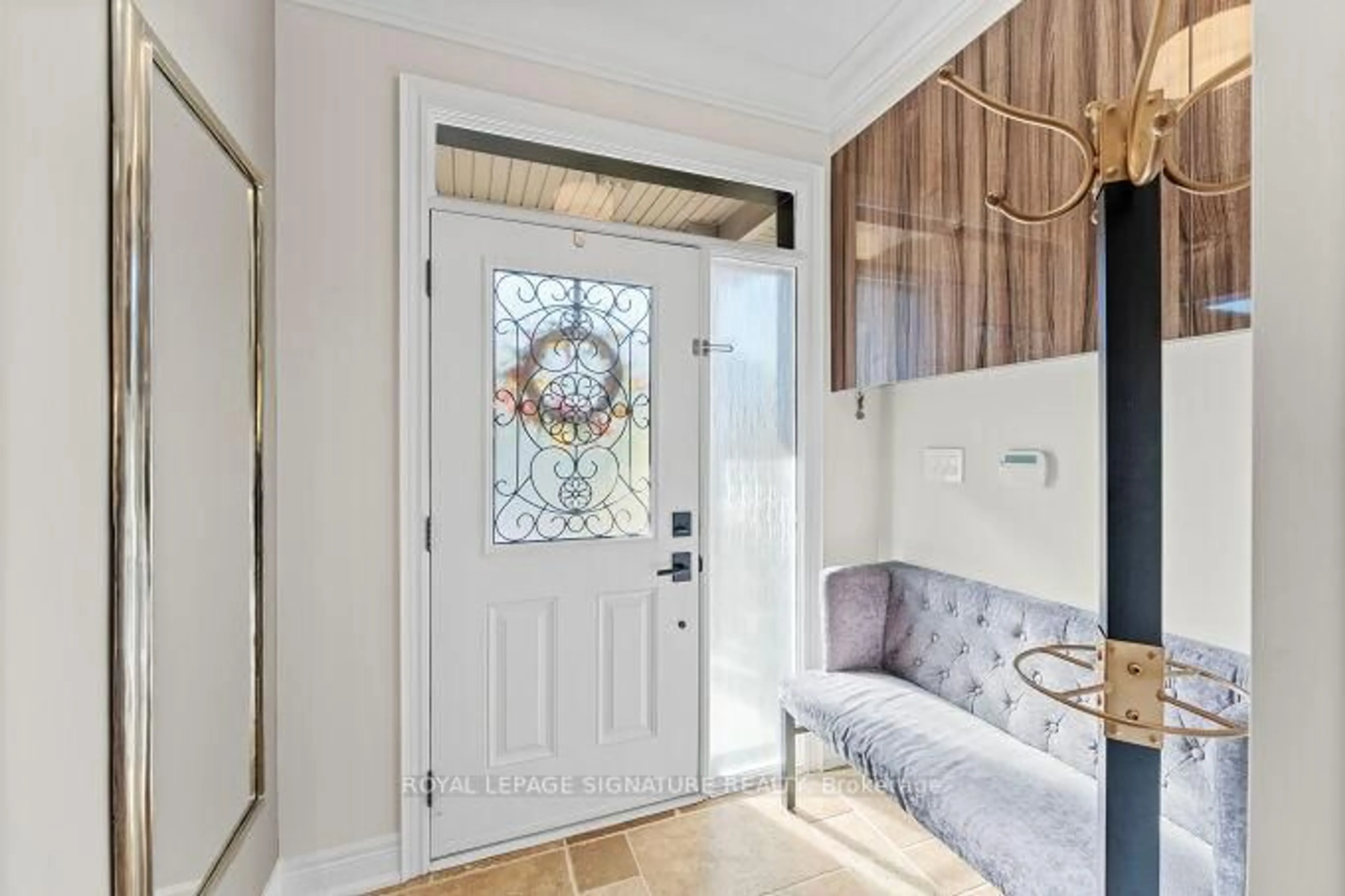 Indoor entryway for 442 Valermo Dr, Toronto Ontario M8W 2M2