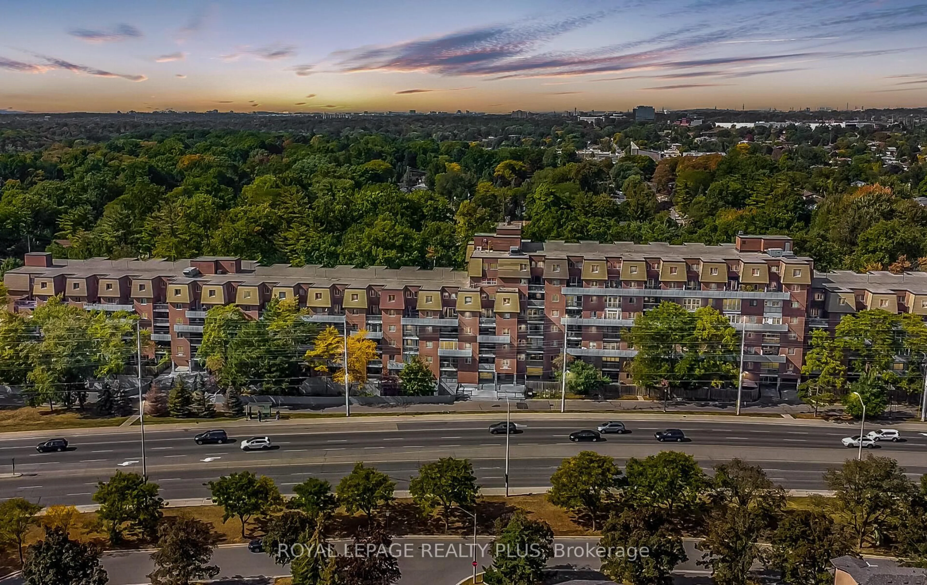 A pic from outside/outdoor area/front of a property/back of a property/a pic from drone, city buildings view from balcony for 3025 The Credit Woodlands #301, Mississauga Ontario L5C 2V3