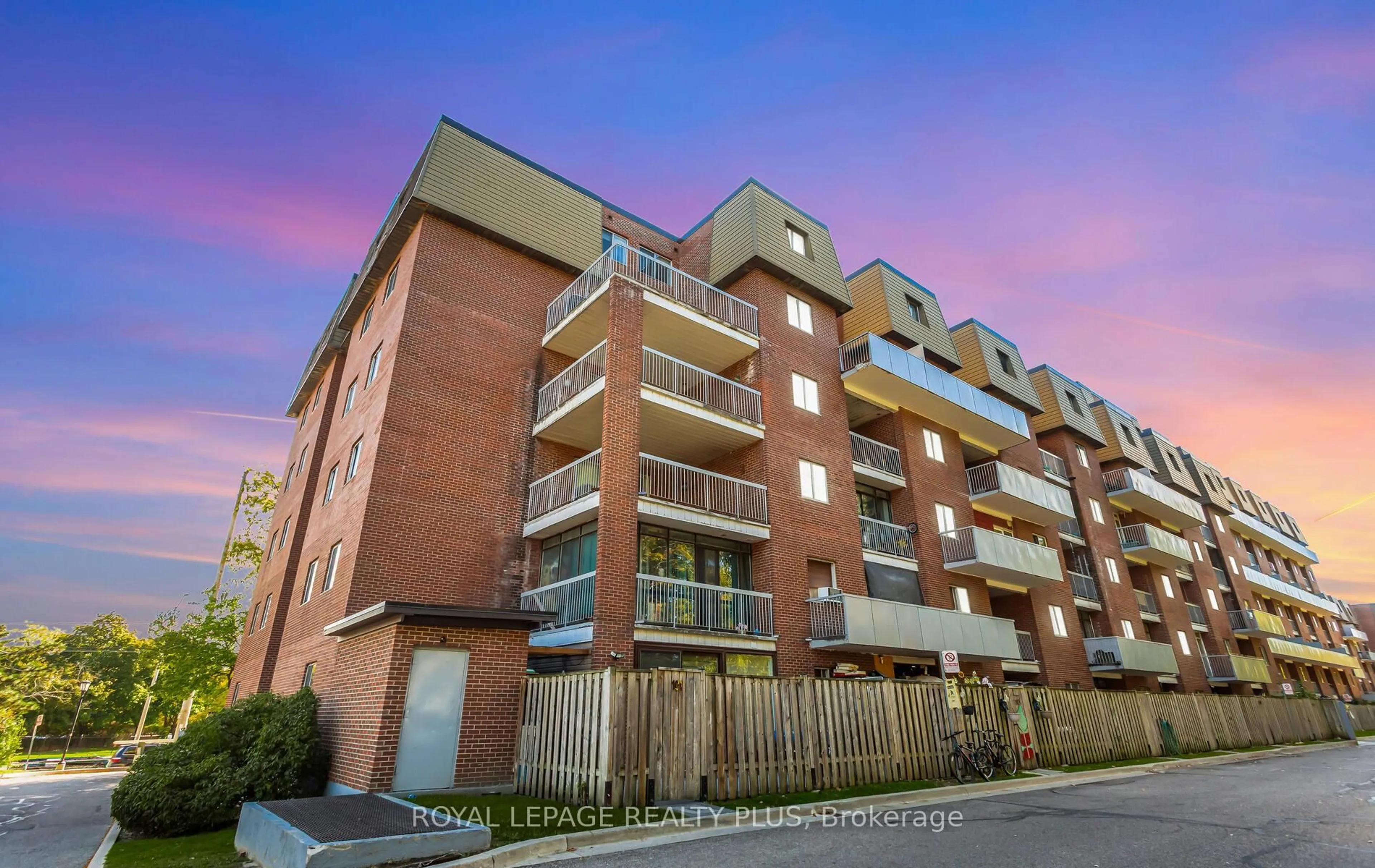 A pic from outside/outdoor area/front of a property/back of a property/a pic from drone, building for 3025 The Credit Woodlands #301, Mississauga Ontario L5C 2V3