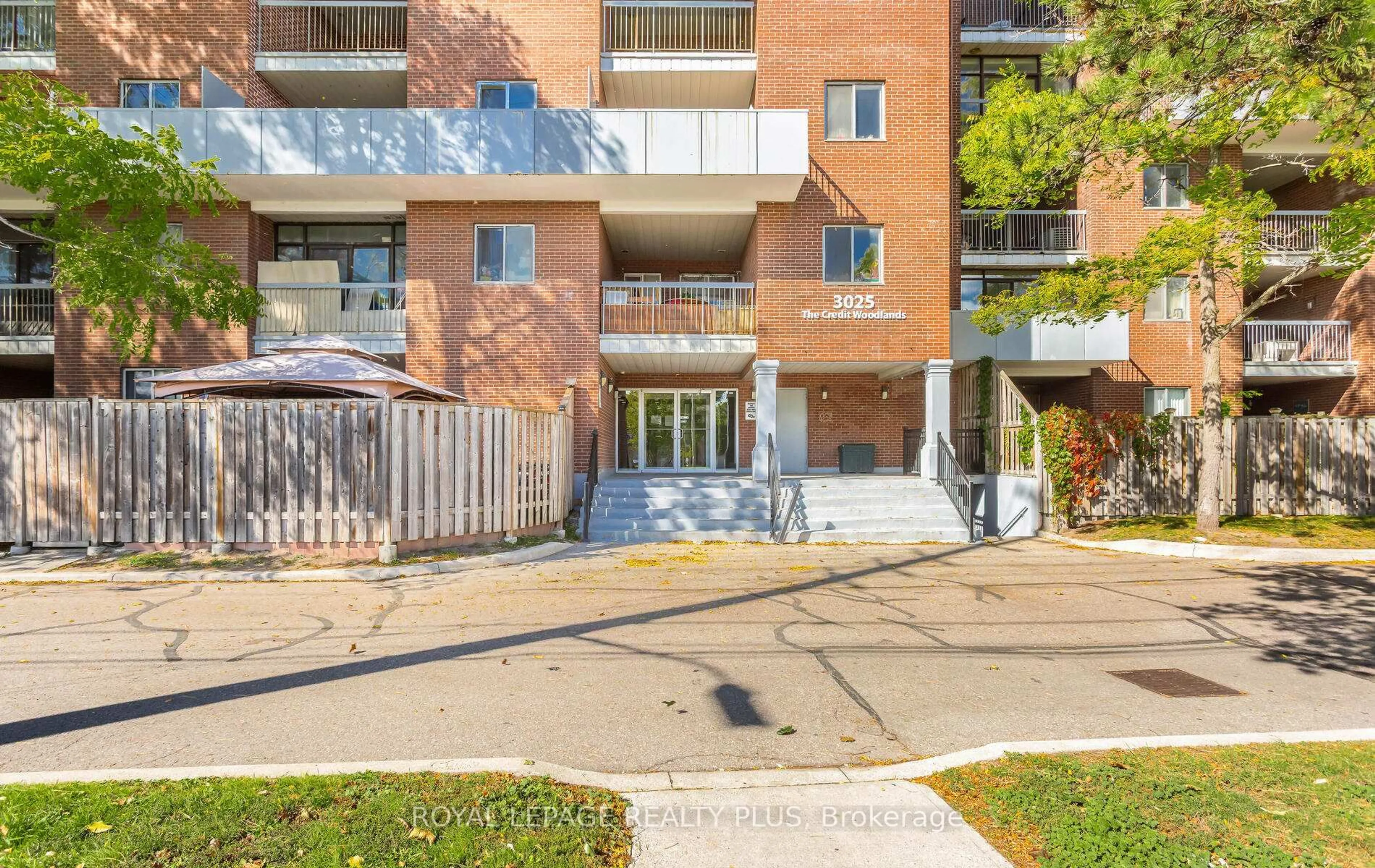 Unknown for 3025 The Credit Woodlands #301, Mississauga Ontario L5C 2V3
