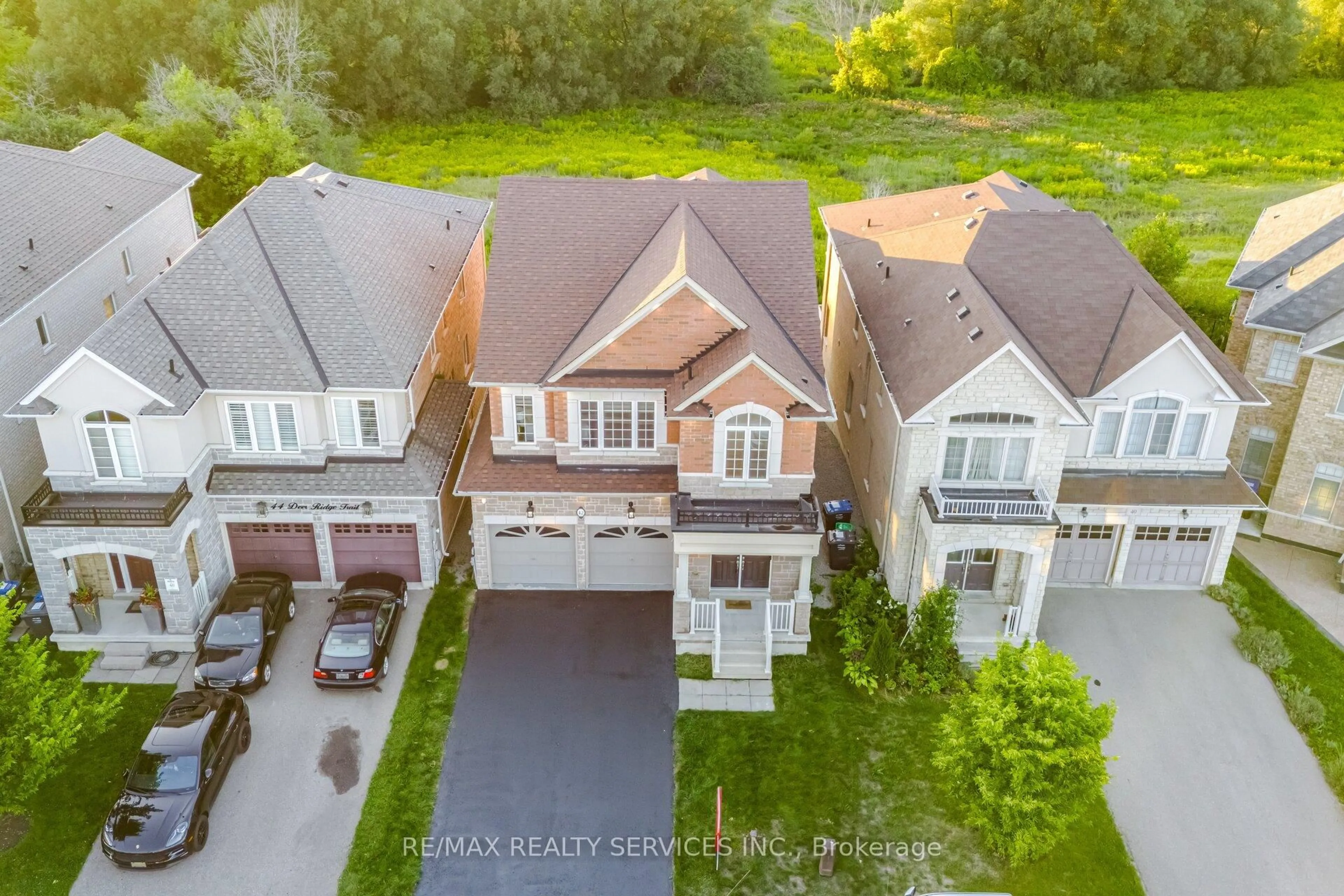 A pic from outside/outdoor area/front of a property/back of a property/a pic from drone, street for 42 Deer Ridge Tr, Caledon Ontario L7C 3Z6