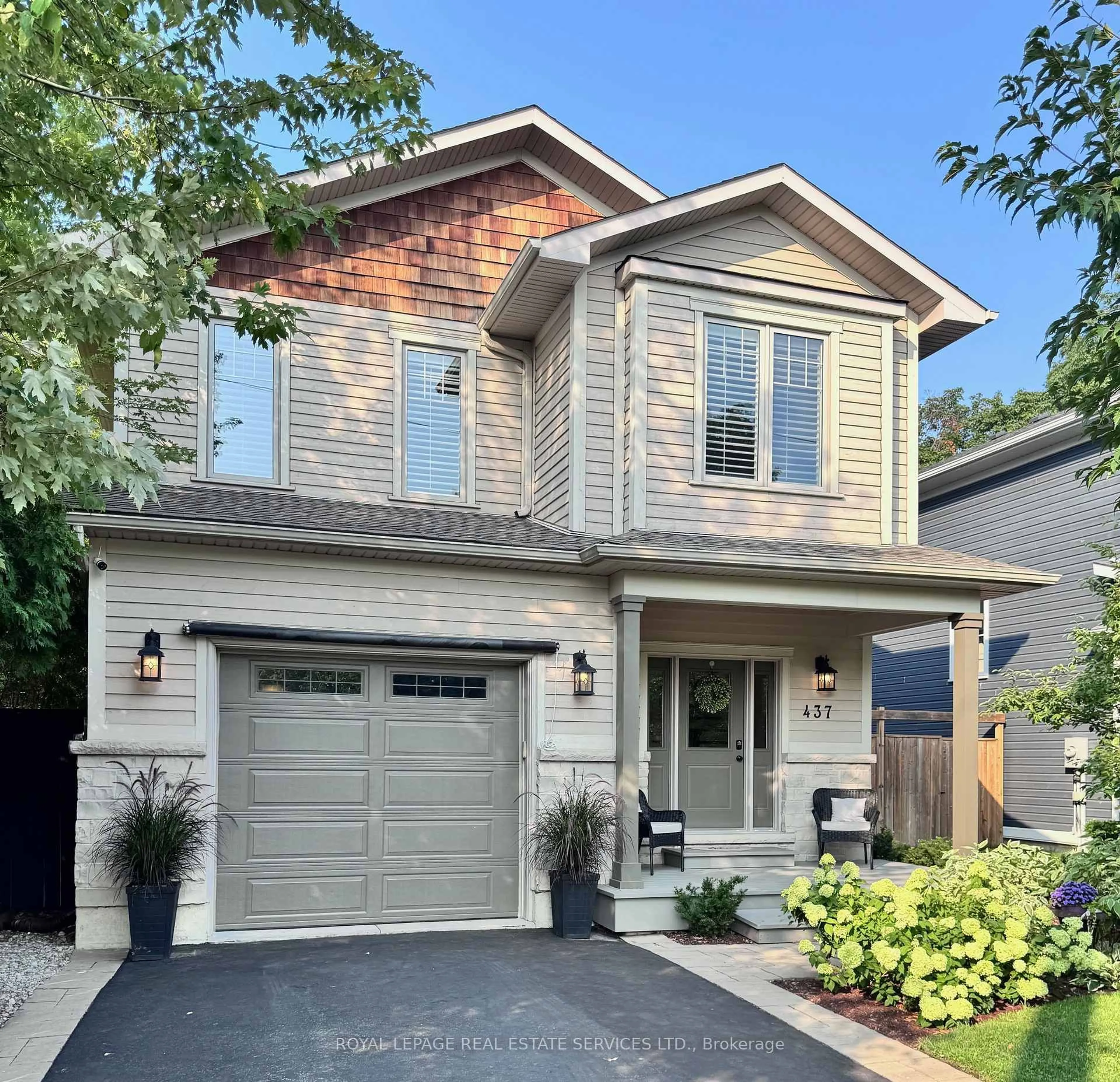 Home with brick exterior material, street for 437 Inglehart St, Oakville Ontario L6J 3J5