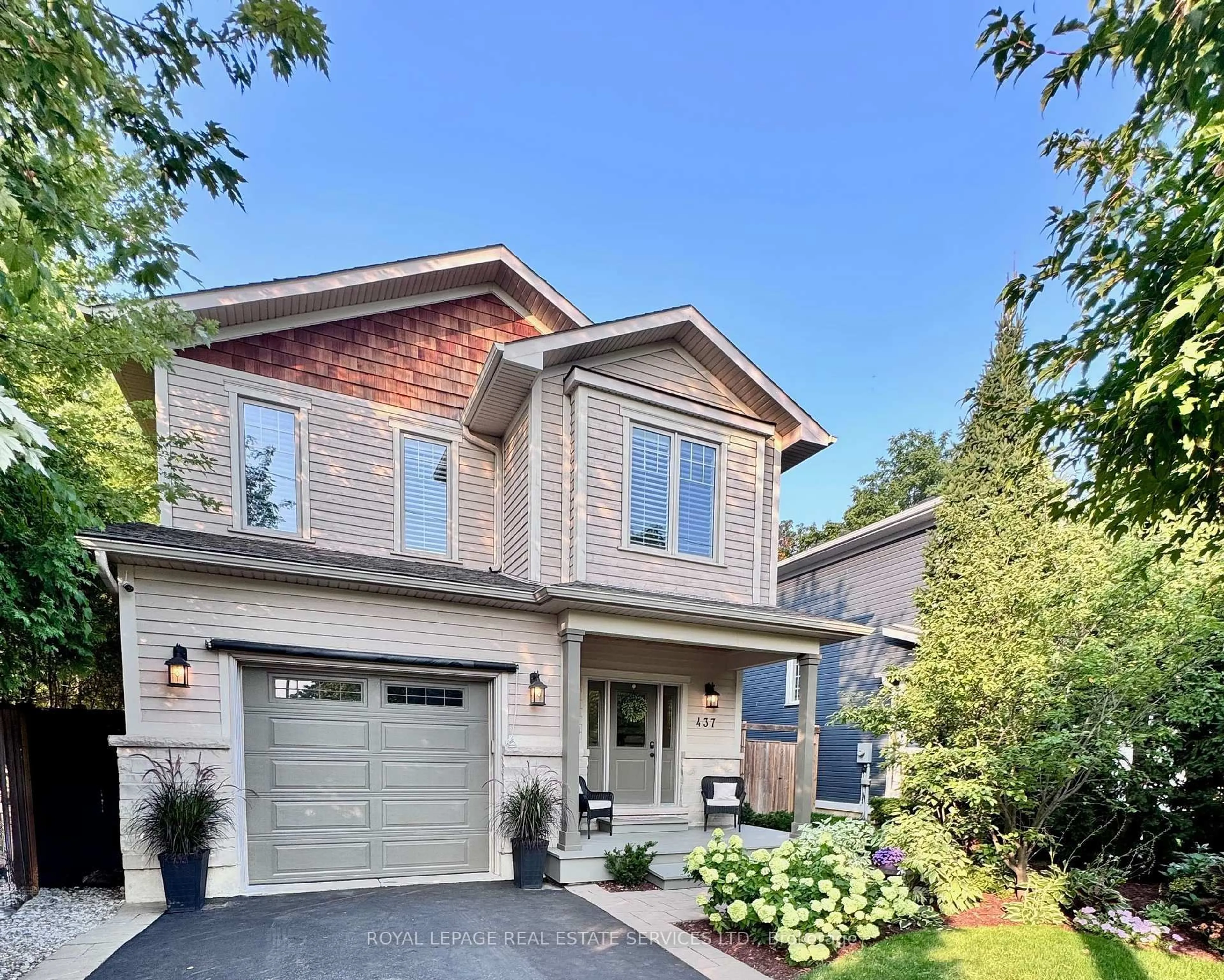 Home with brick exterior material, street for 437 Inglehart St, Oakville Ontario L6J 3J5