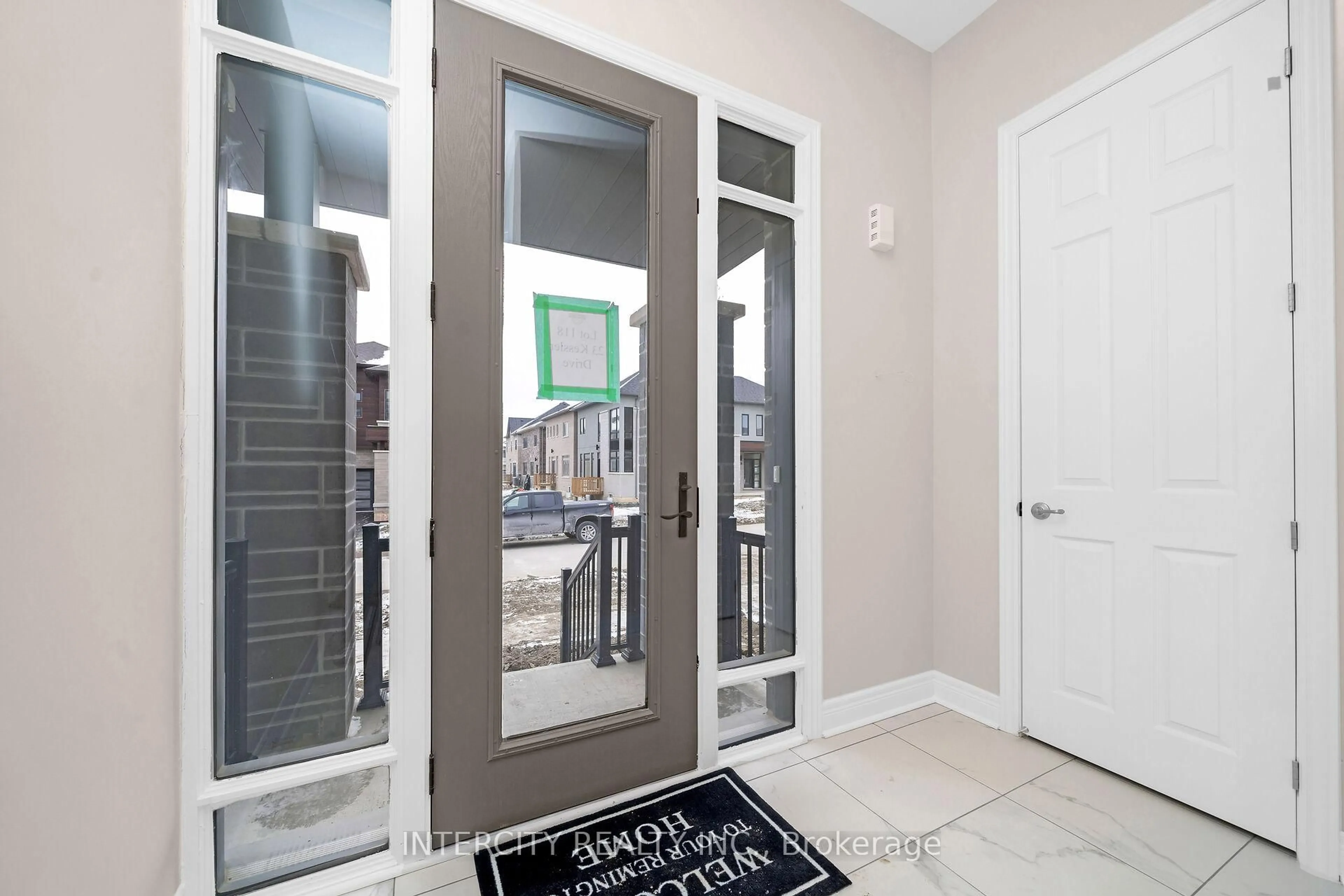 Indoor entryway for 23 Kessler Dr, Brampton Ontario L6R 4G2