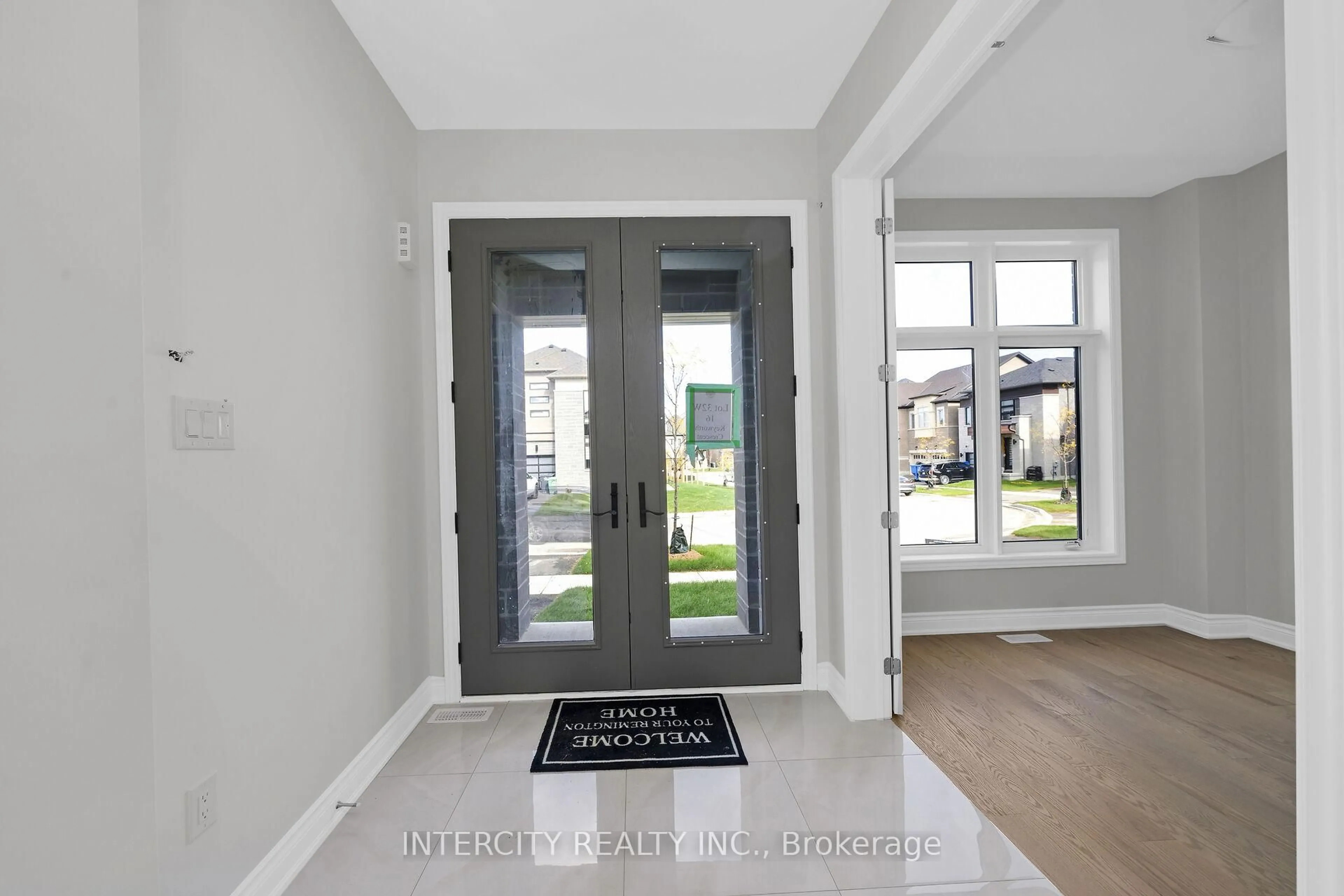 Indoor entryway for 16 Keyworth Cres, Brampton Ontario L6R 4G3