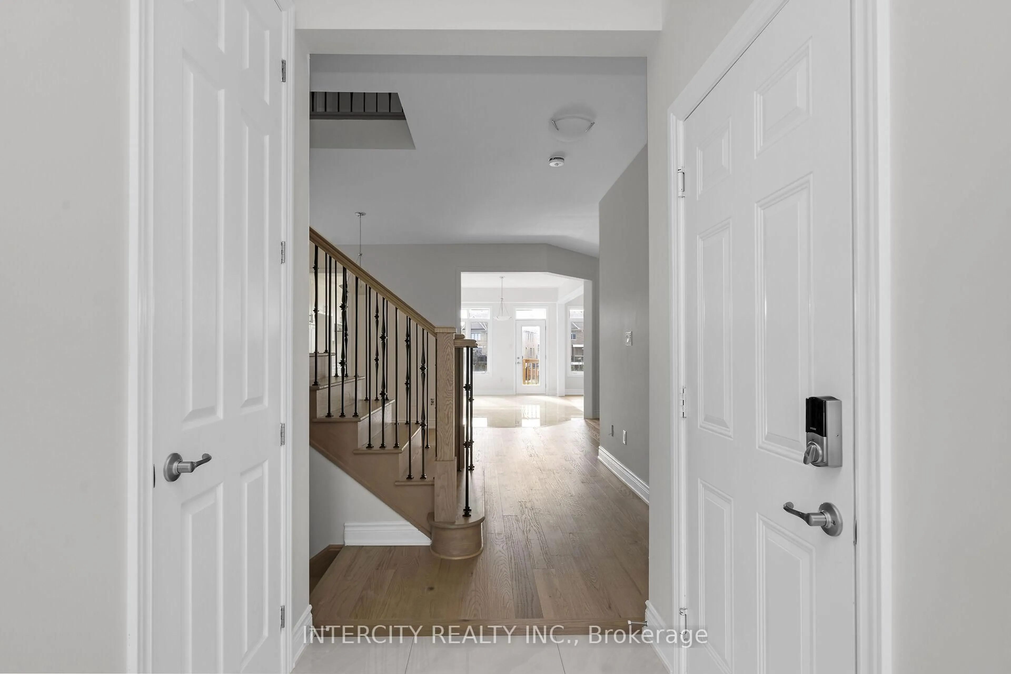 Indoor entryway for 16 Keyworth Cres, Brampton Ontario L6R 4G3