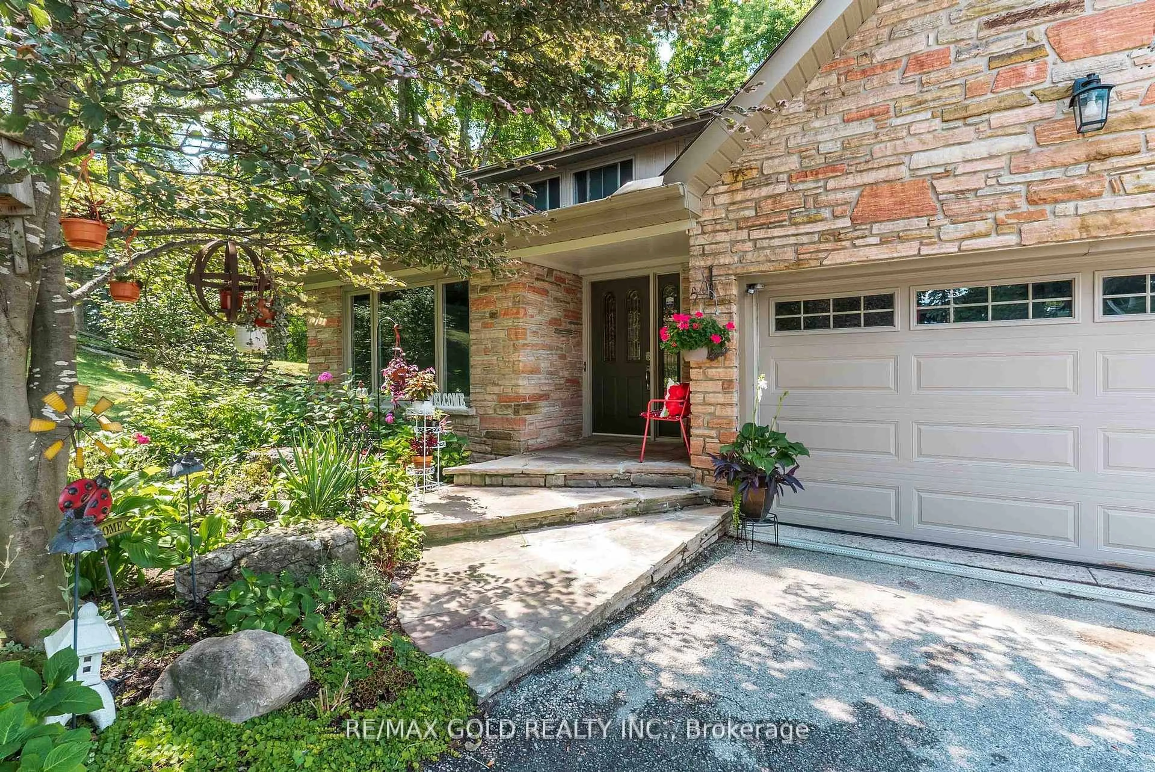 Home with brick exterior material, street for 52 Palmer Circ, Caledon Ontario L7E 0A5