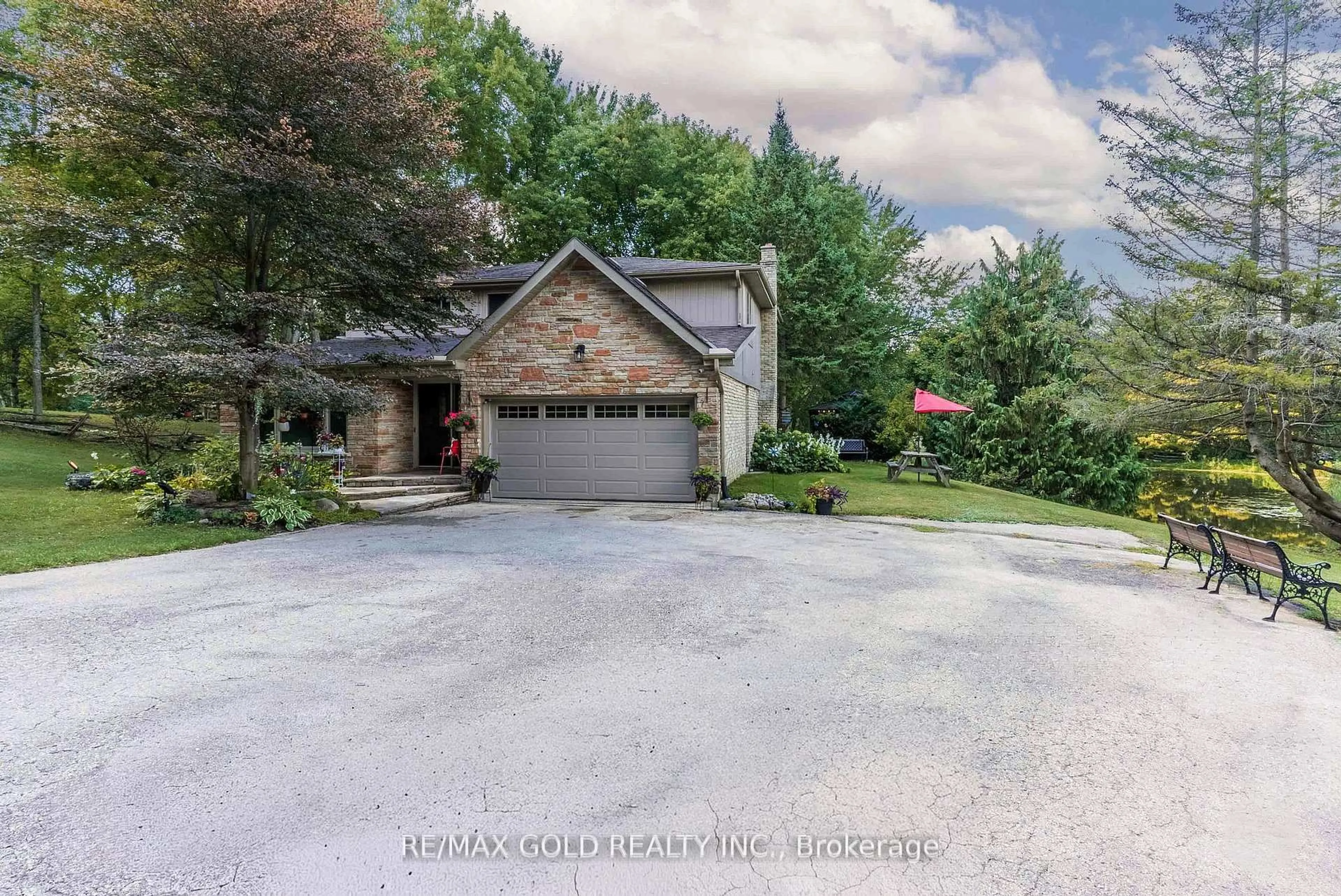 A pic from outside/outdoor area/front of a property/back of a property/a pic from drone, unknown for 52 Palmer Circ, Caledon Ontario L7E 0A5