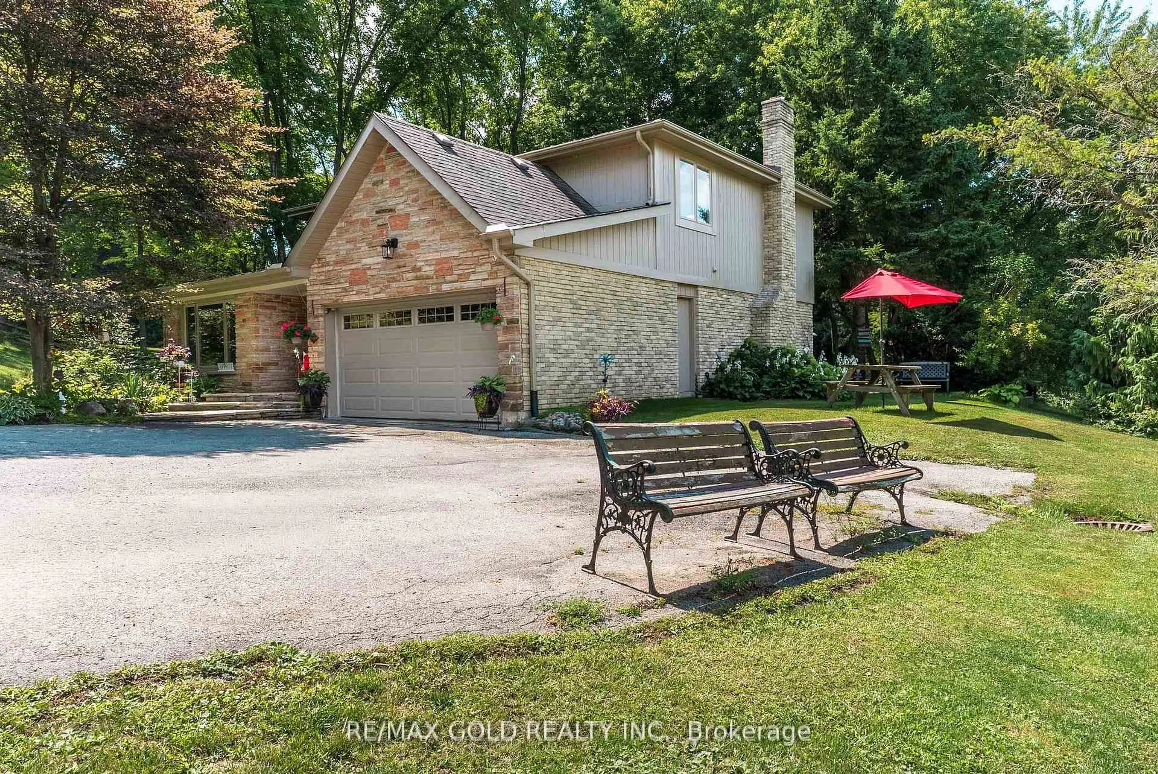 A pic from outside/outdoor area/front of a property/back of a property/a pic from drone, unknown for 52 Palmer Circ, Caledon Ontario L7E 0A5