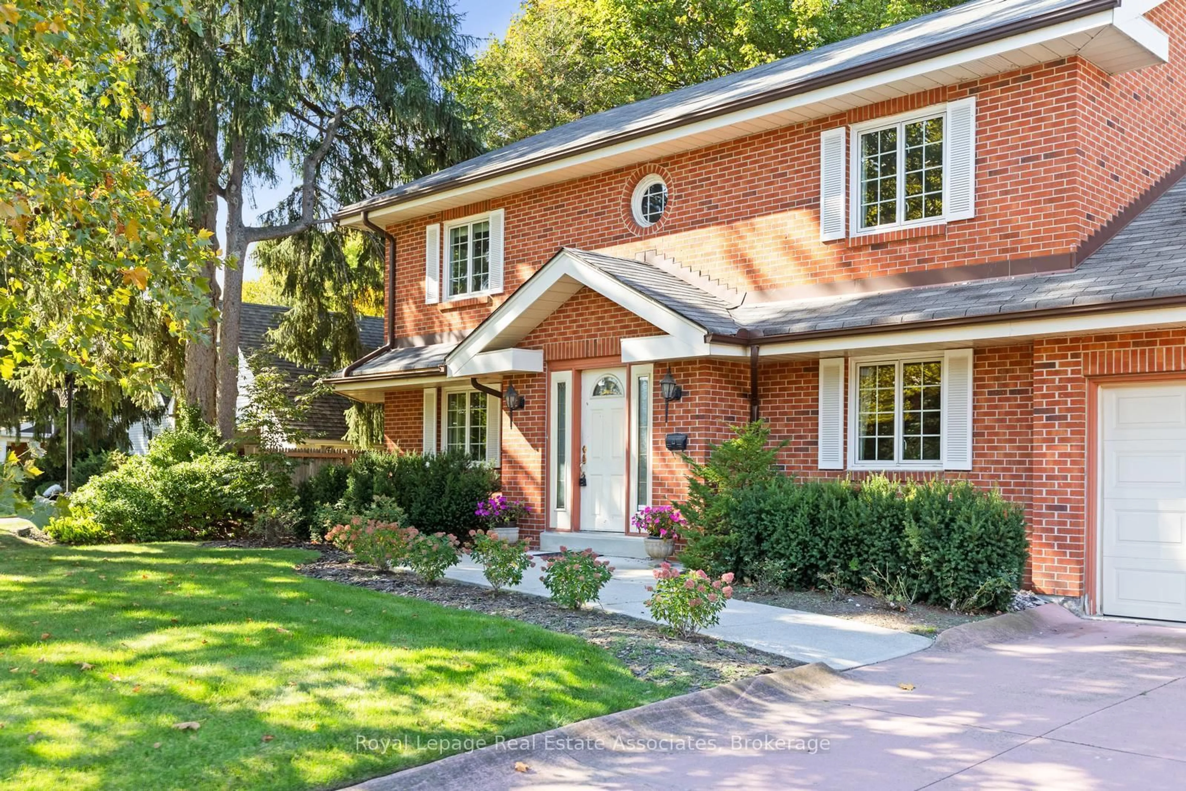 Home with brick exterior material, street for 2235 Bennington Gate, Oakville Ontario L6J 5Z3