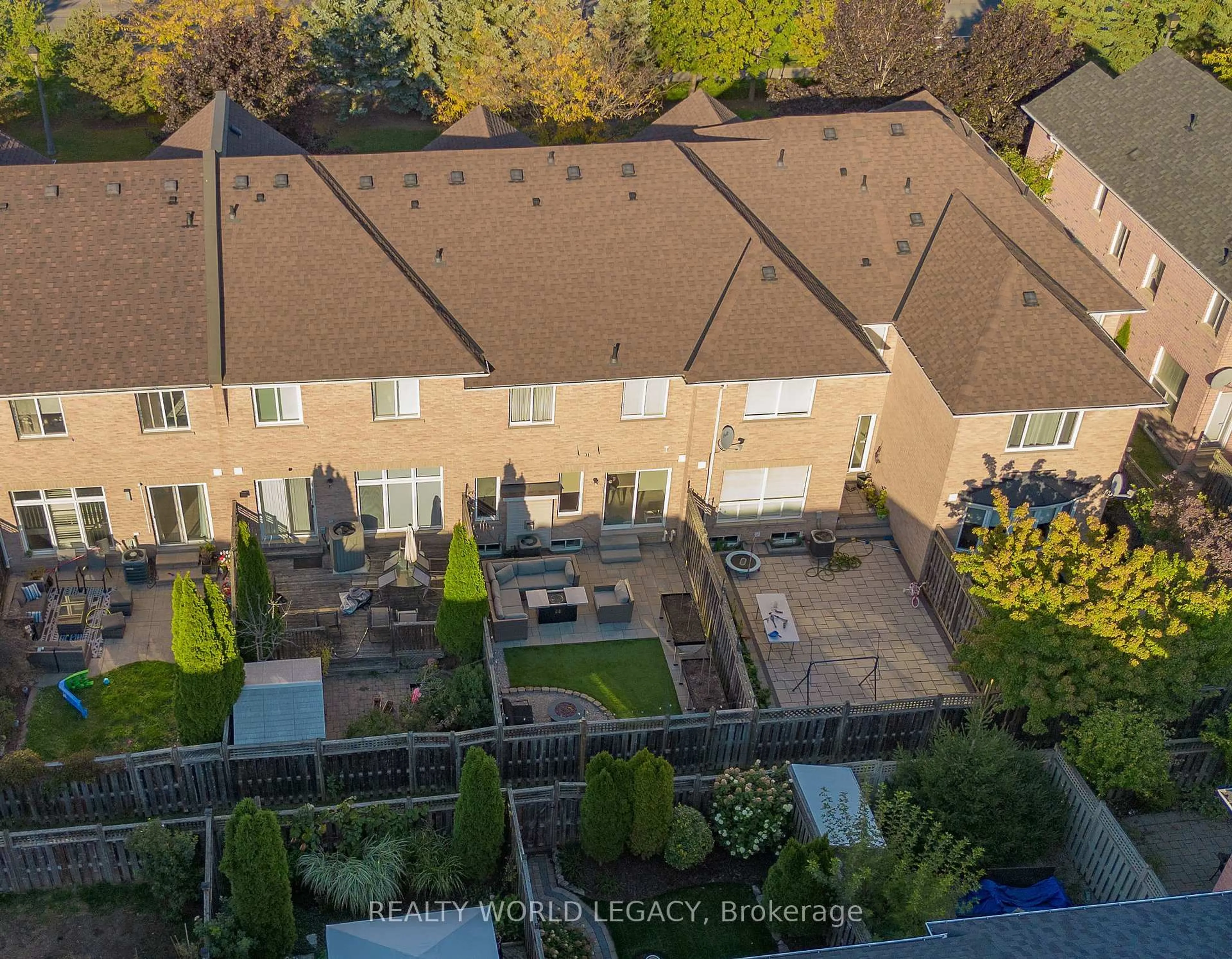 A pic from outside/outdoor area/front of a property/back of a property/a pic from drone, city buildings view from balcony for 2511 Boros Rd #11, Burlington Ontario L7M 5B2
