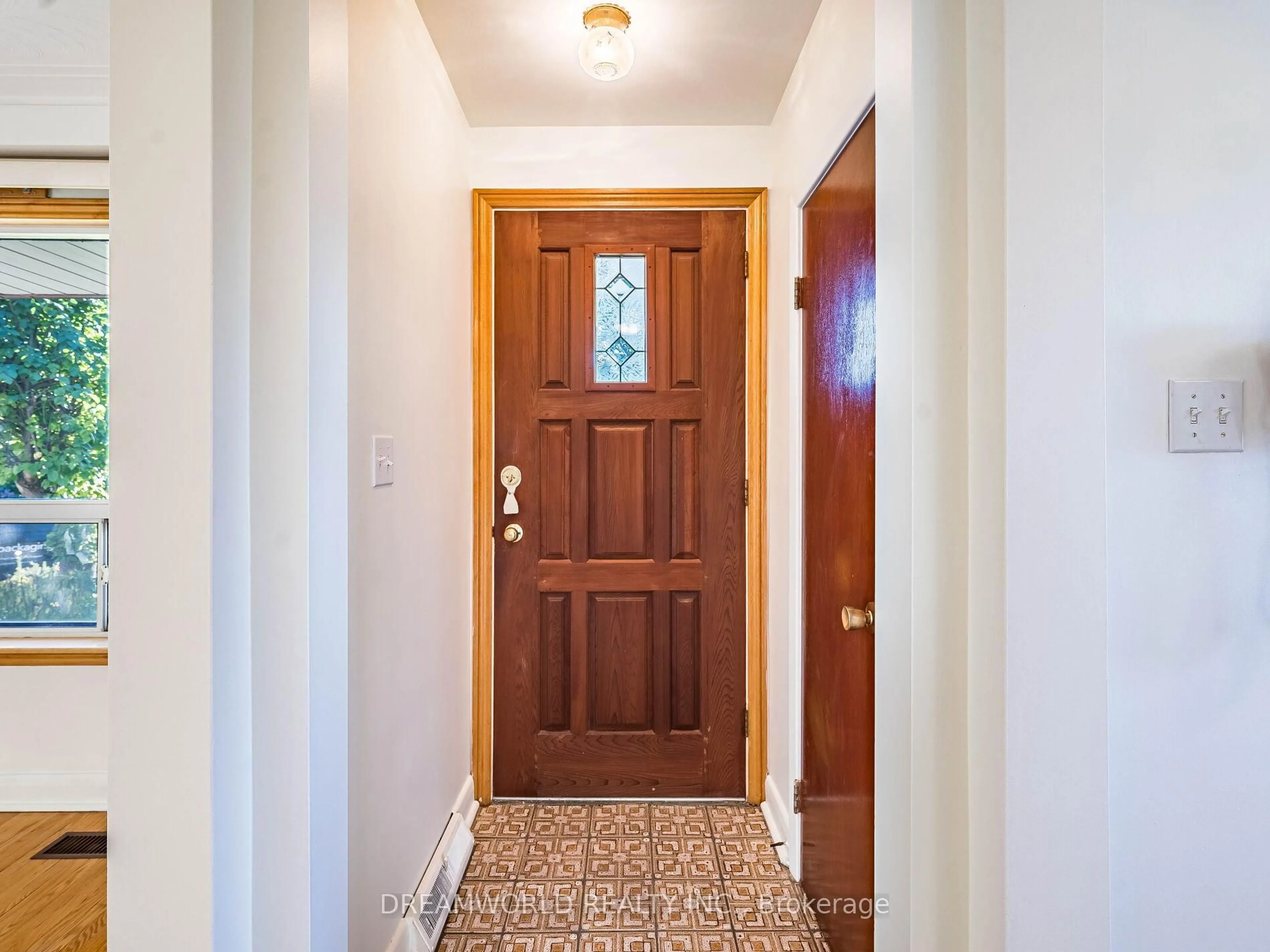 Indoor entryway for 22 Rambler Pl, Toronto Ontario M3L 1N7