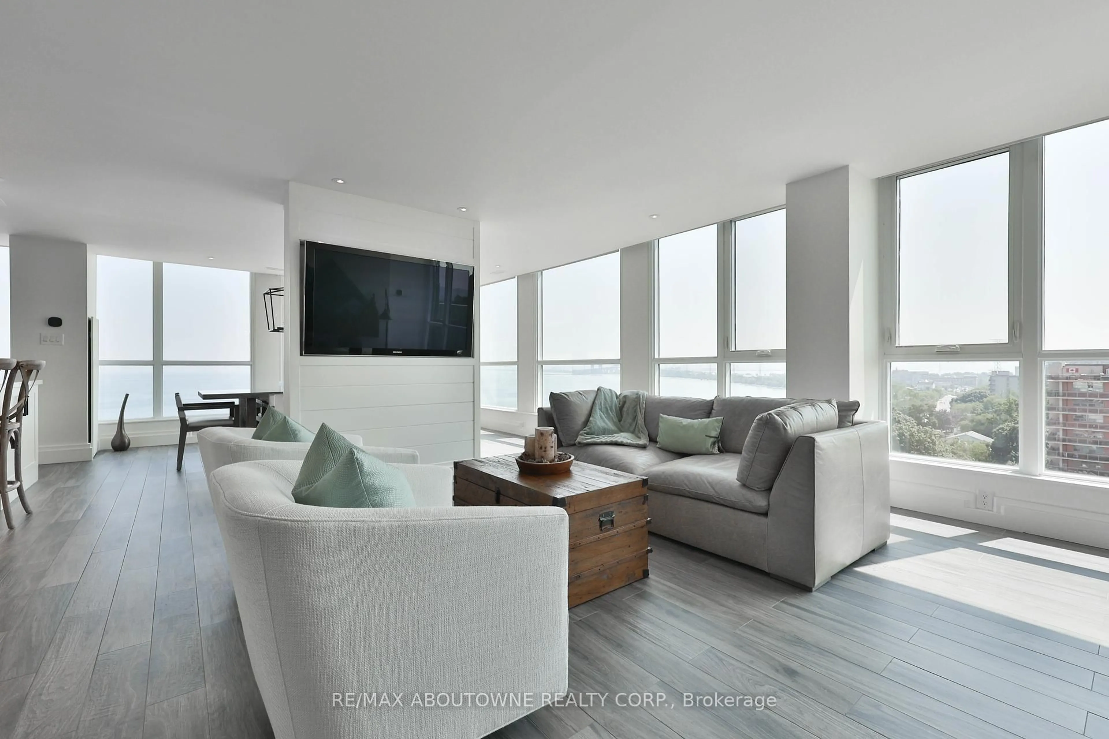 Living room with furniture, unknown for 415 Locust St #1103, Burlington Ontario L7S 2J2