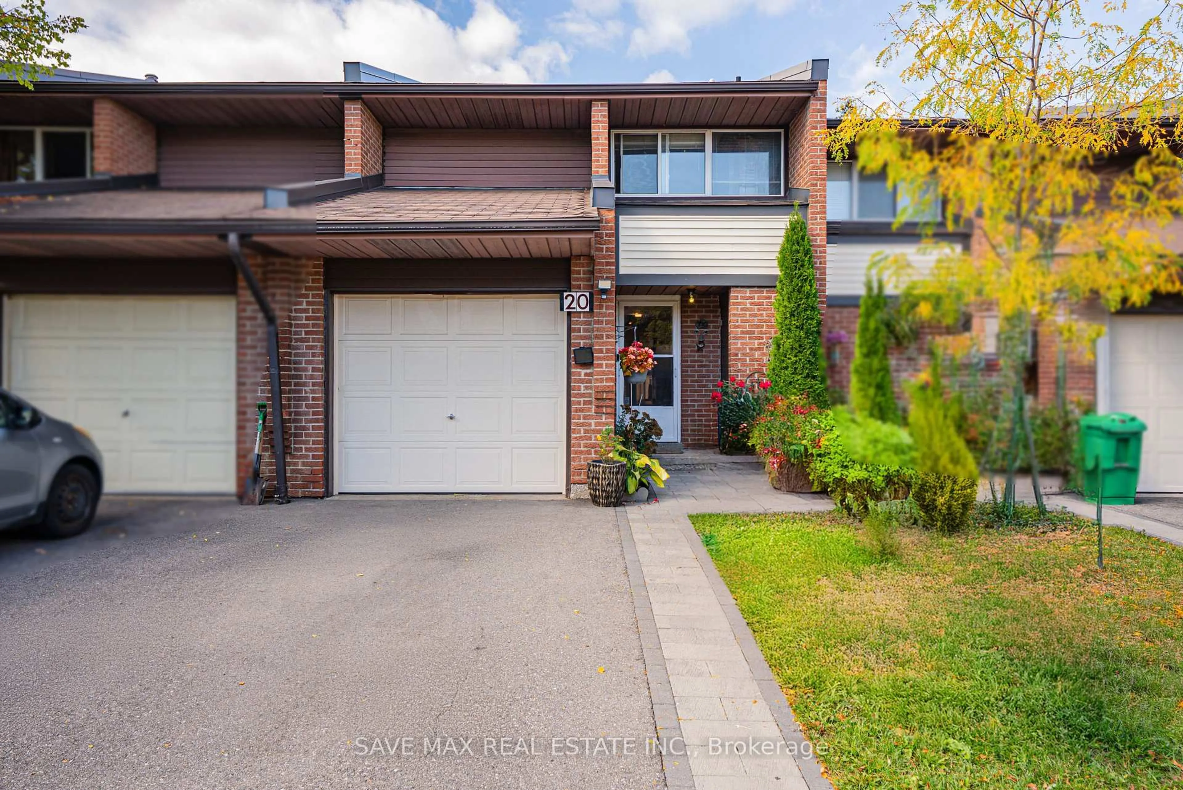 Home with brick exterior material, street for 2301 Derry Rd #20, Mississauga Ontario L5N 2R4