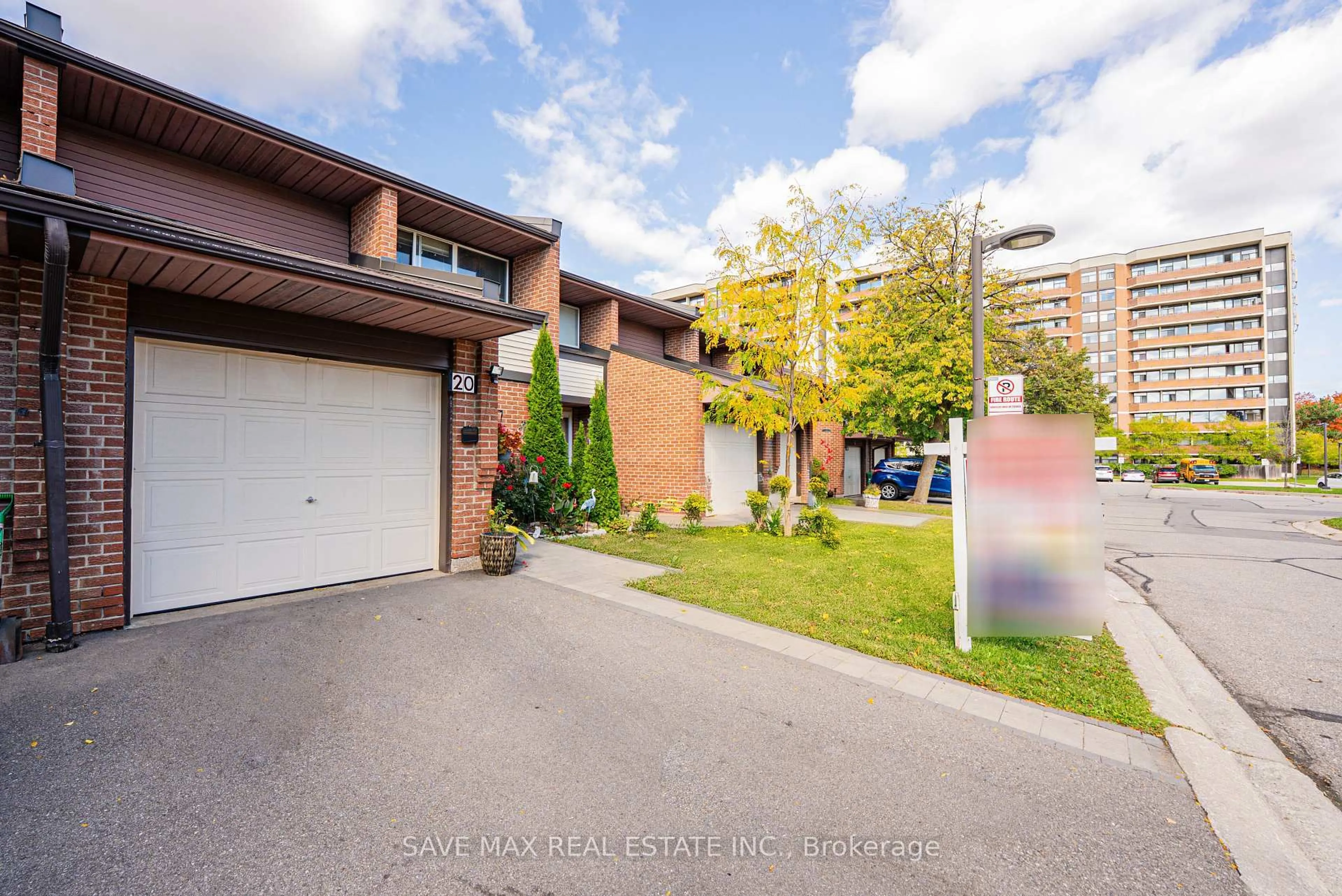 A pic from outside/outdoor area/front of a property/back of a property/a pic from drone, street for 2301 Derry Rd #20, Mississauga Ontario L5N 2R4