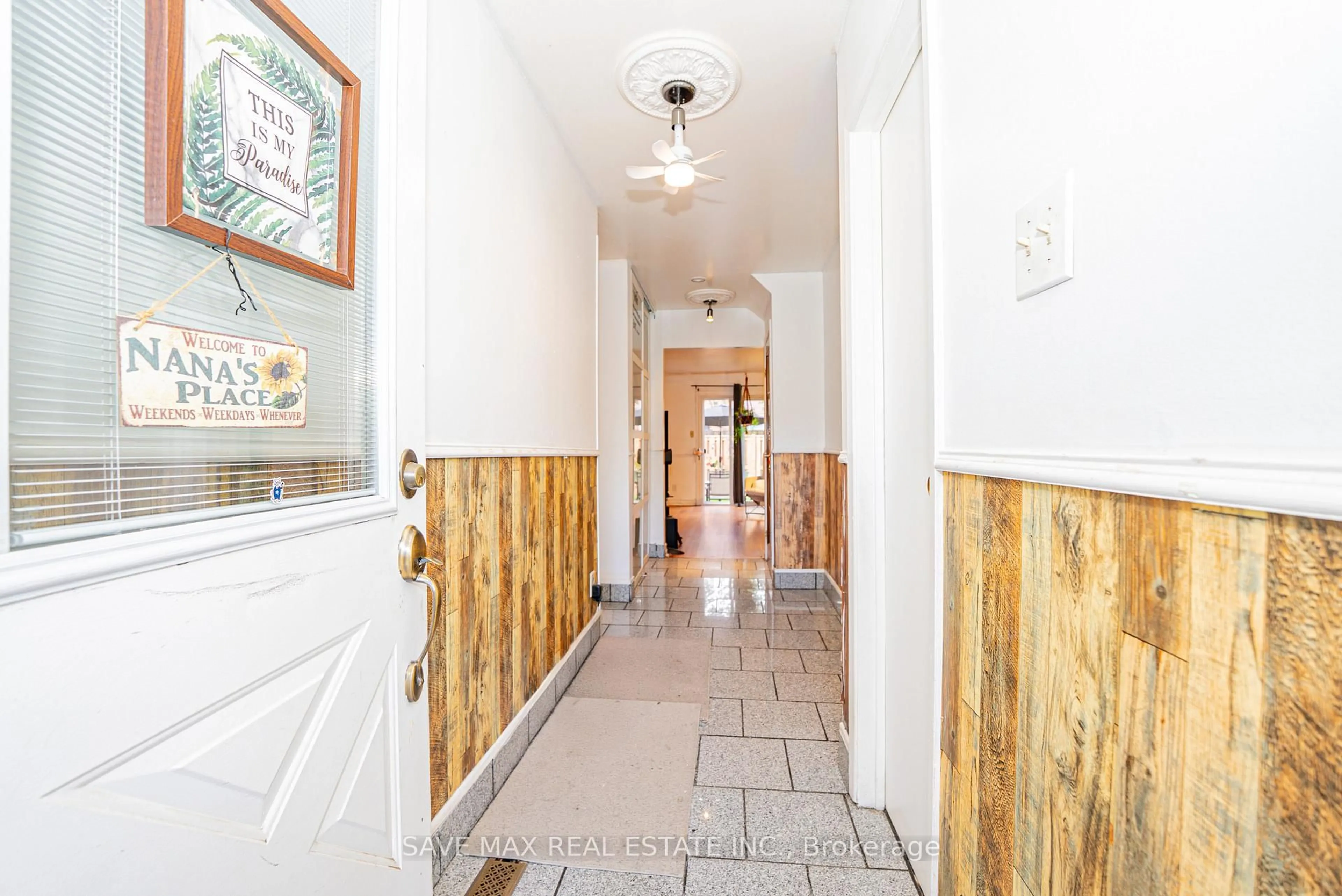 Indoor foyer for 2301 Derry Rd #20, Mississauga Ontario L5N 2R4
