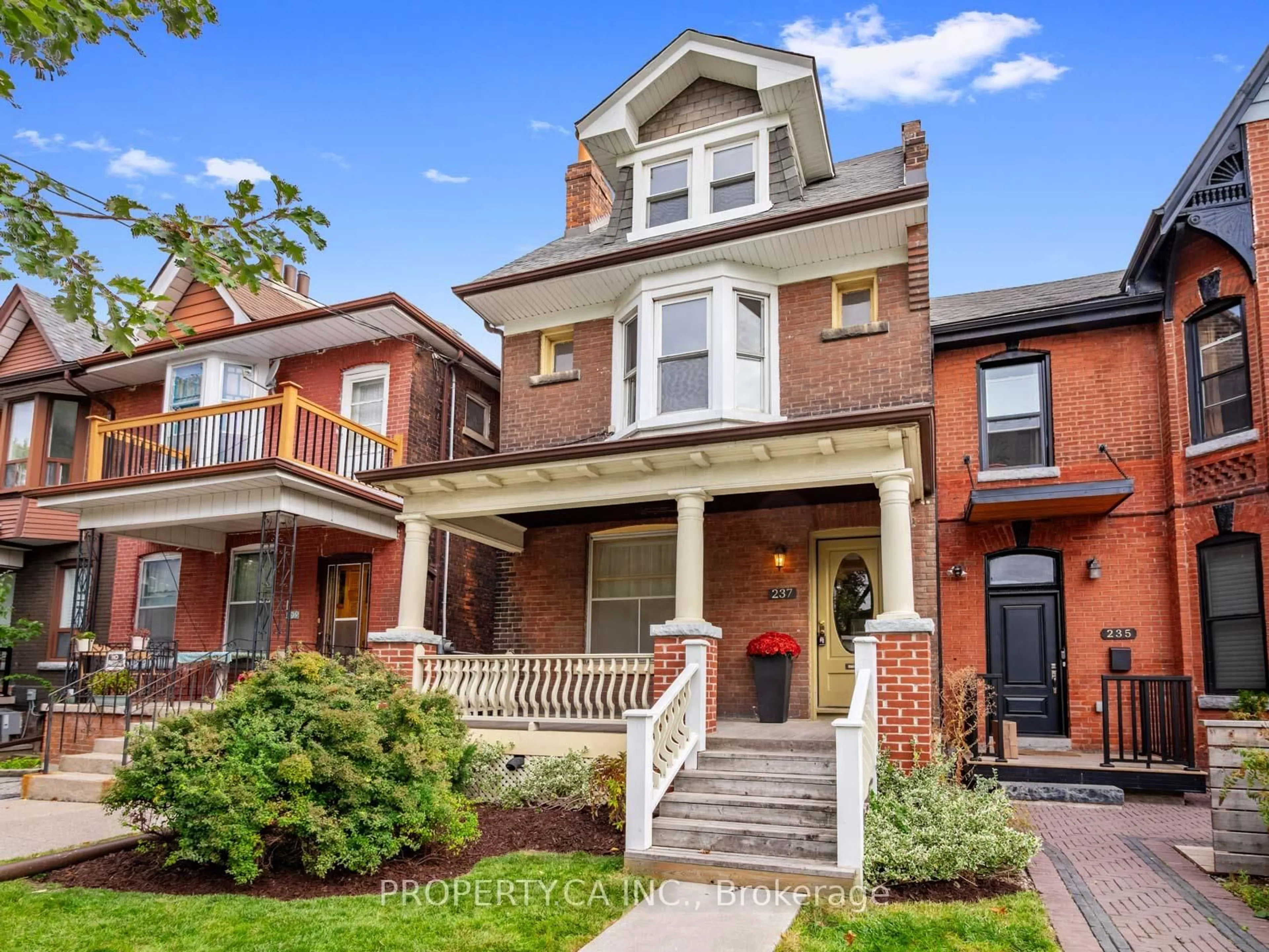 Home with brick exterior material, street for 237 Delaware Ave, Toronto Ontario M6H 2T7