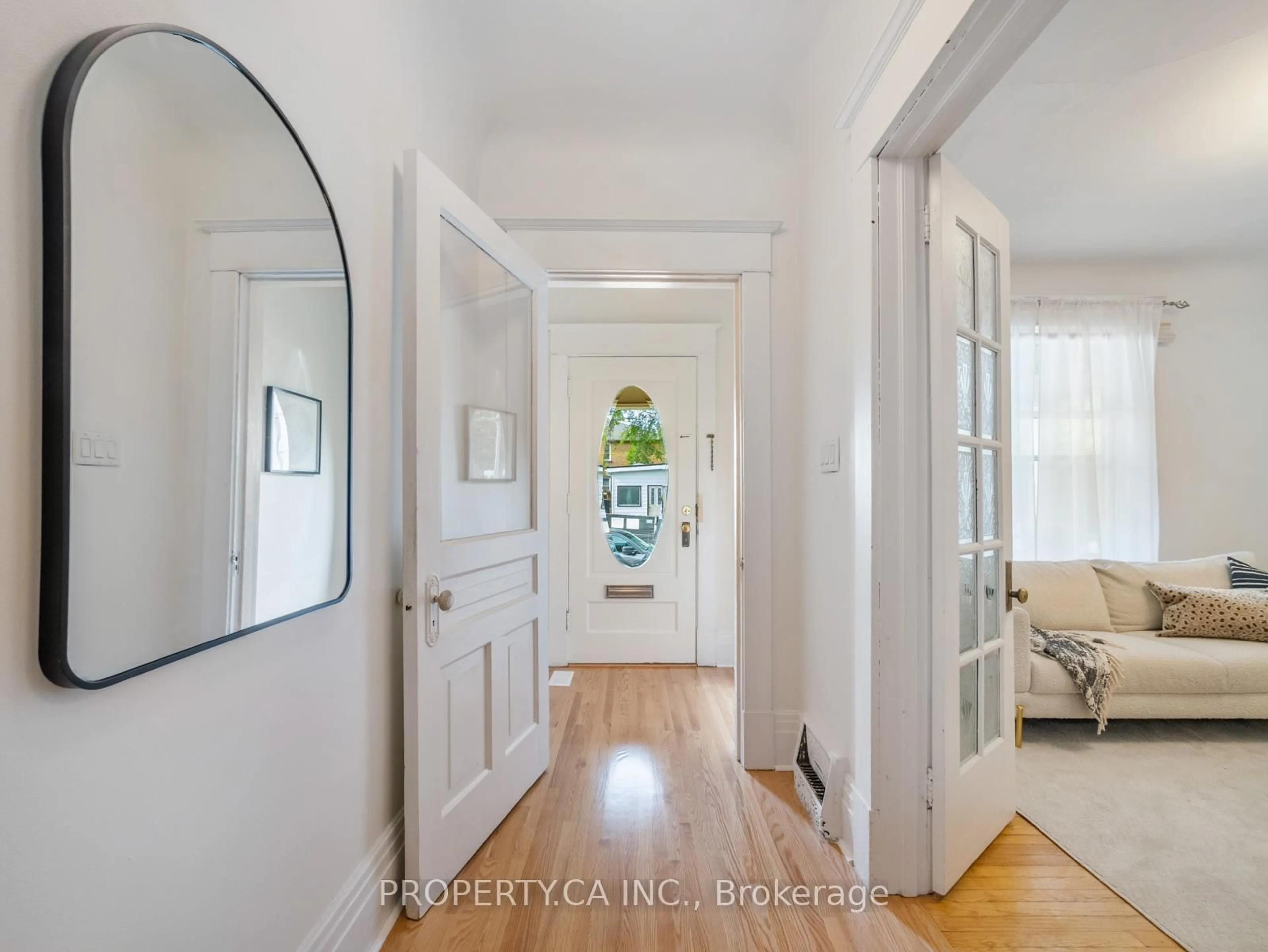 Indoor entryway for 237 Delaware Ave, Toronto Ontario M6H 2T7