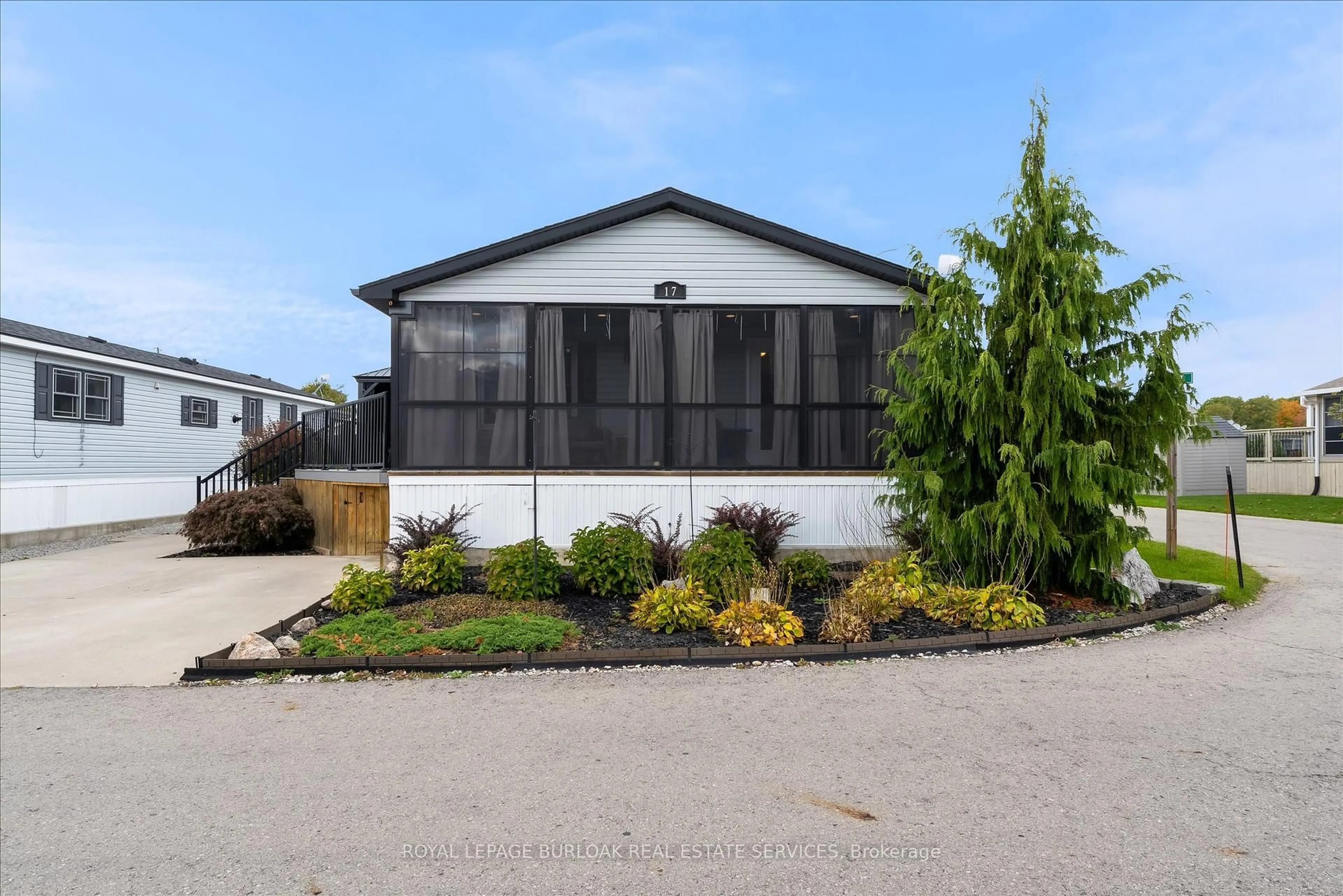 Home with vinyl exterior material, street for 4449 Milburough Line #17 Ash, Burlington Ontario L7P 0C5