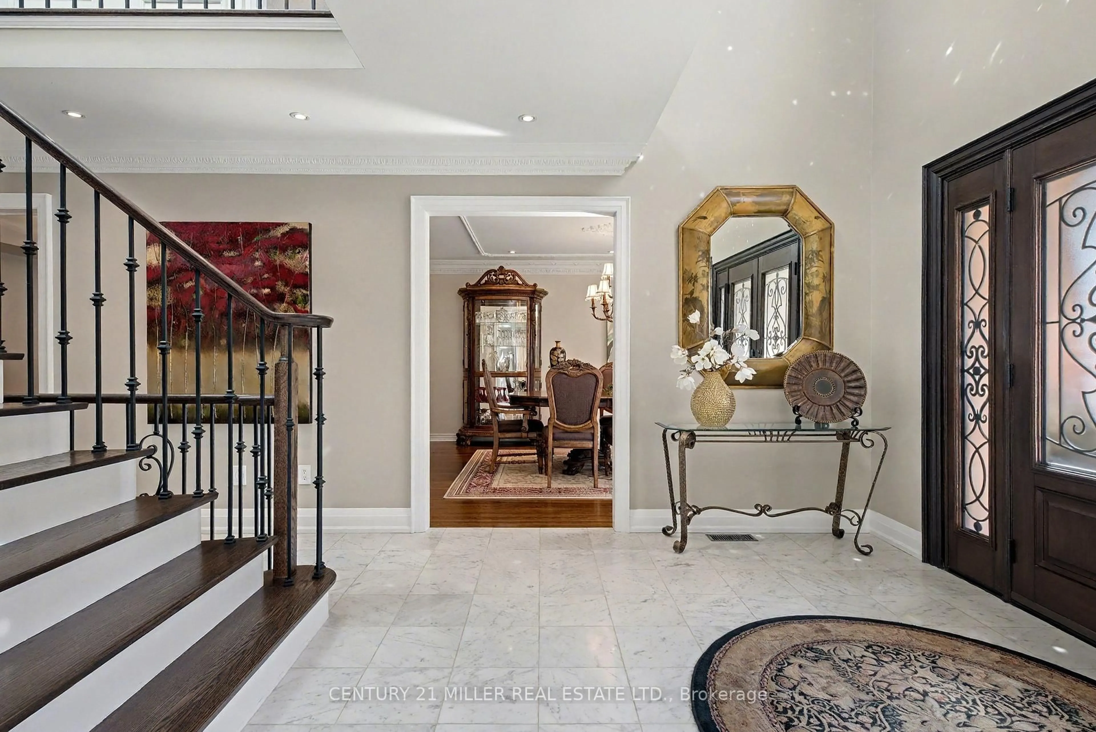 Indoor foyer for 1213 Bowman Dr, Oakville Ontario L6M 2T4