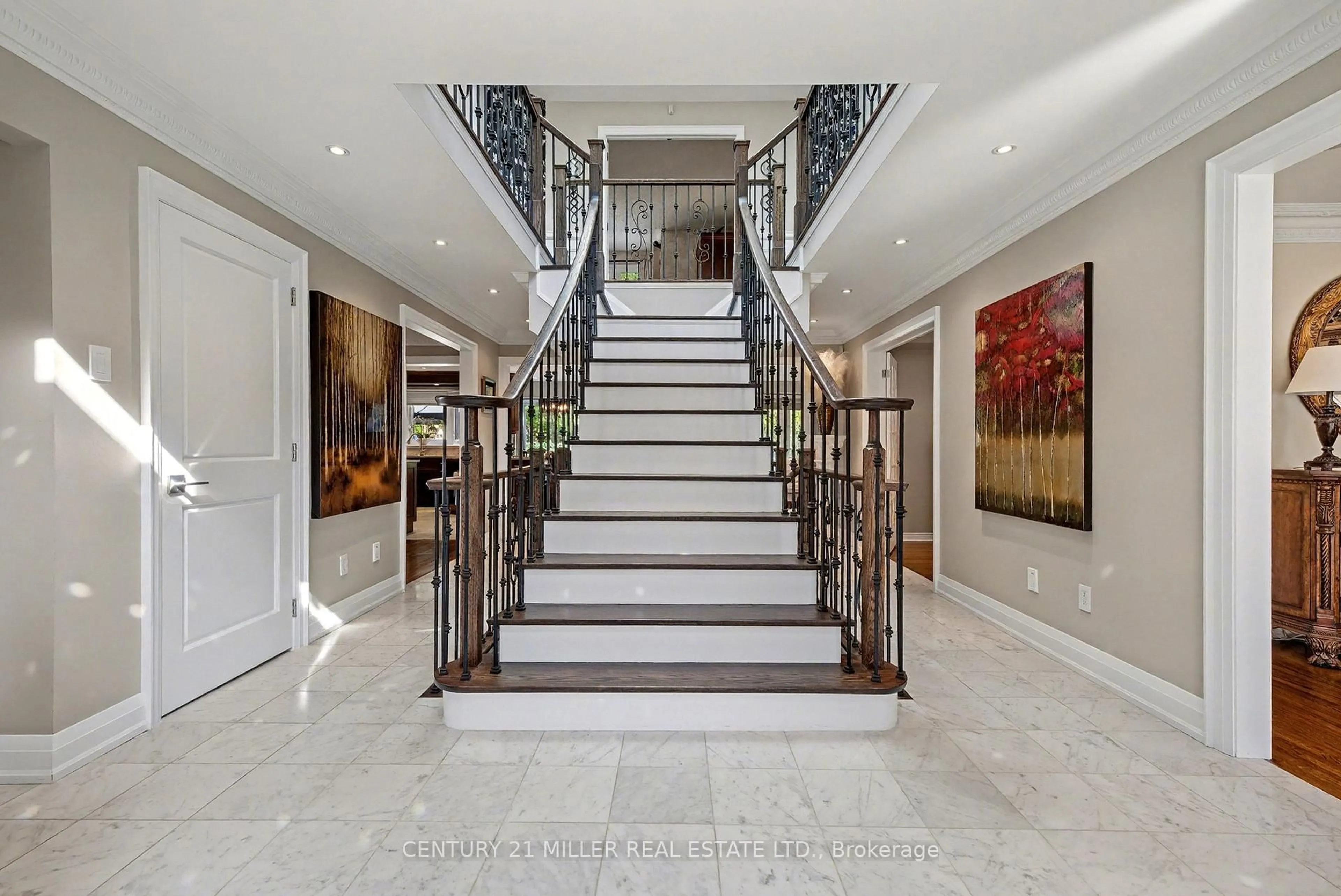 Indoor foyer for 1213 Bowman Dr, Oakville Ontario L6M 2T4