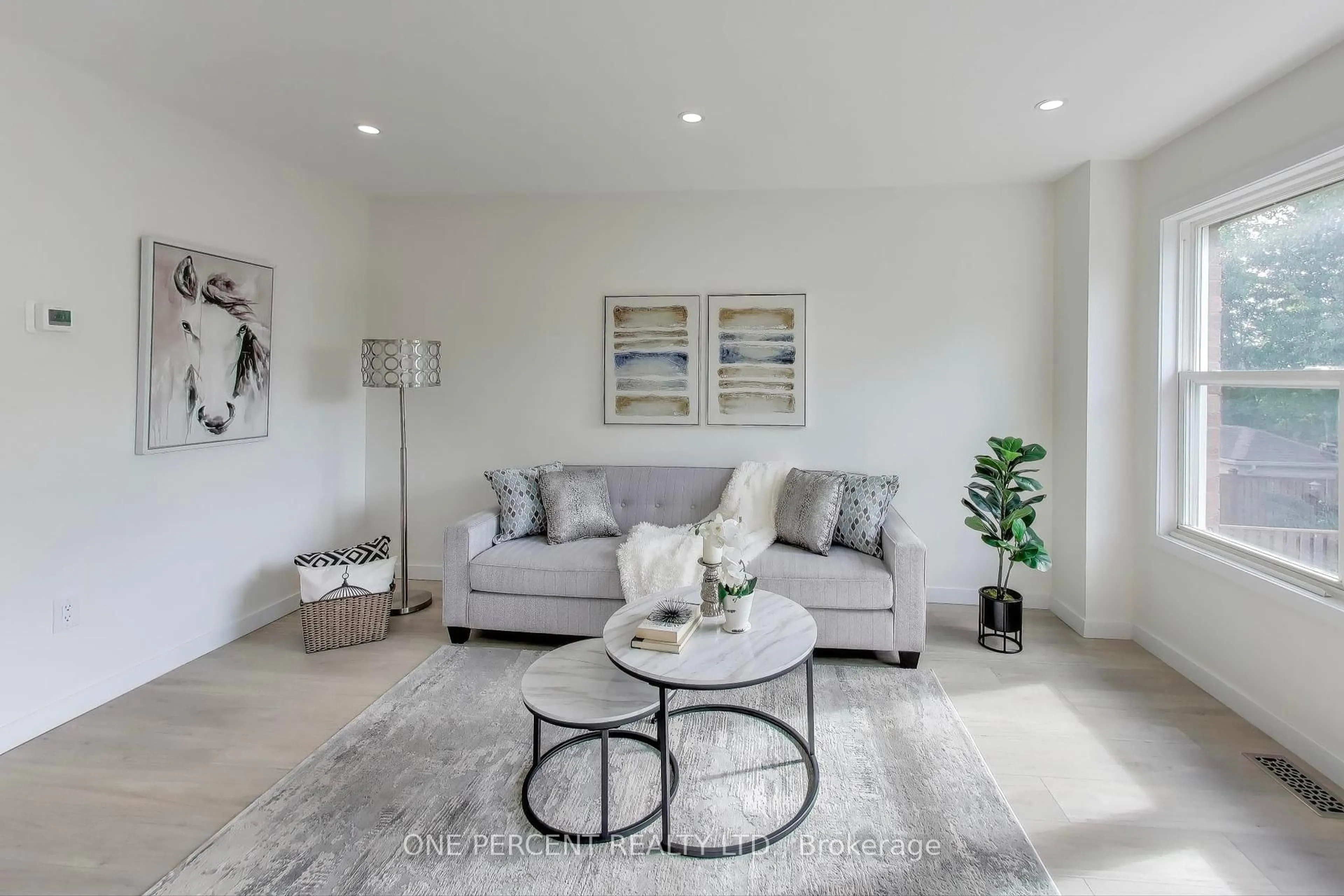 Living room with furniture, unknown for 2116 Pelee Blvd, Oakville Ontario L6H 4C7