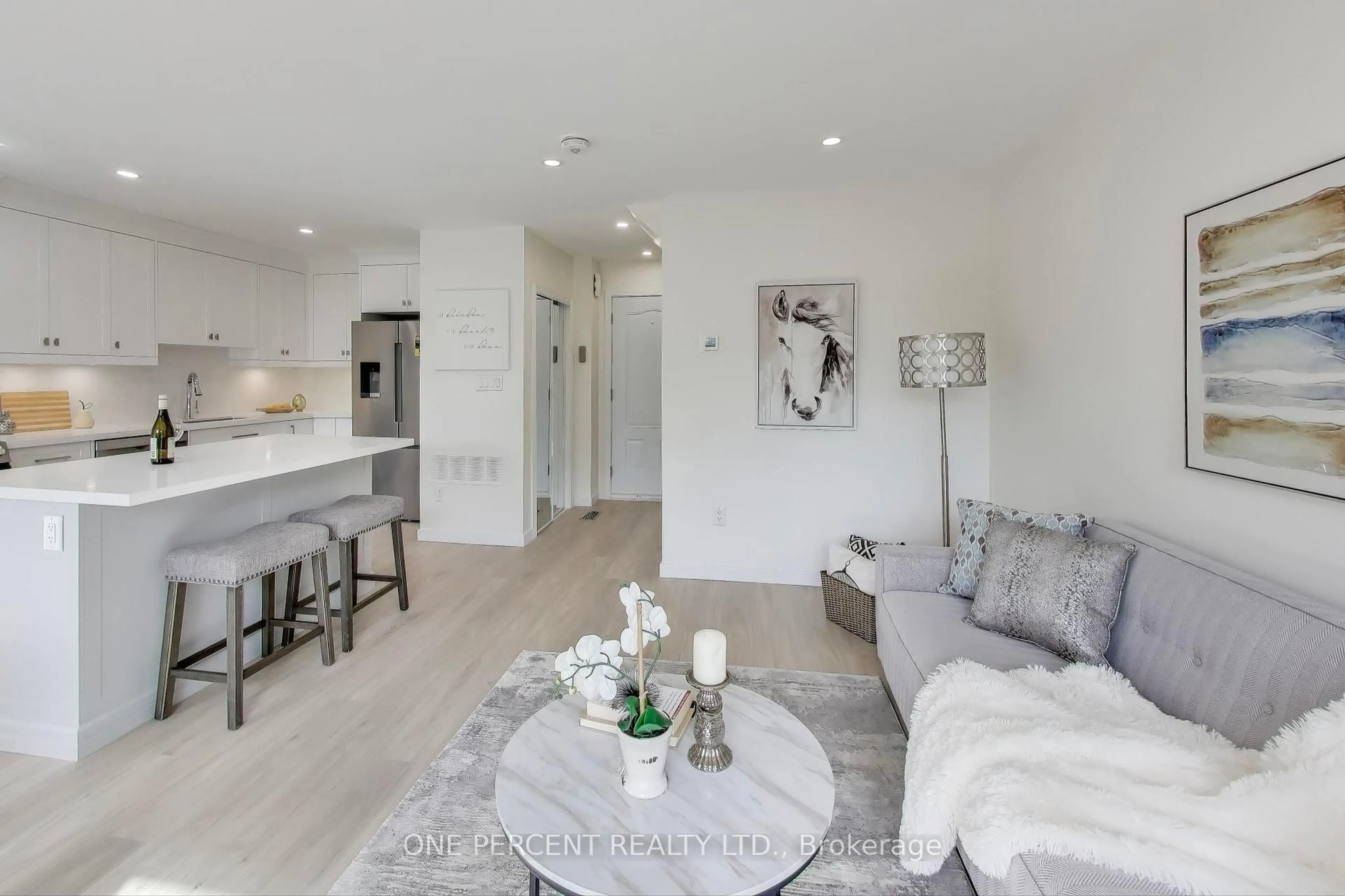 Living room with furniture, unknown for 2116 Pelee Blvd, Oakville Ontario L6H 4C7