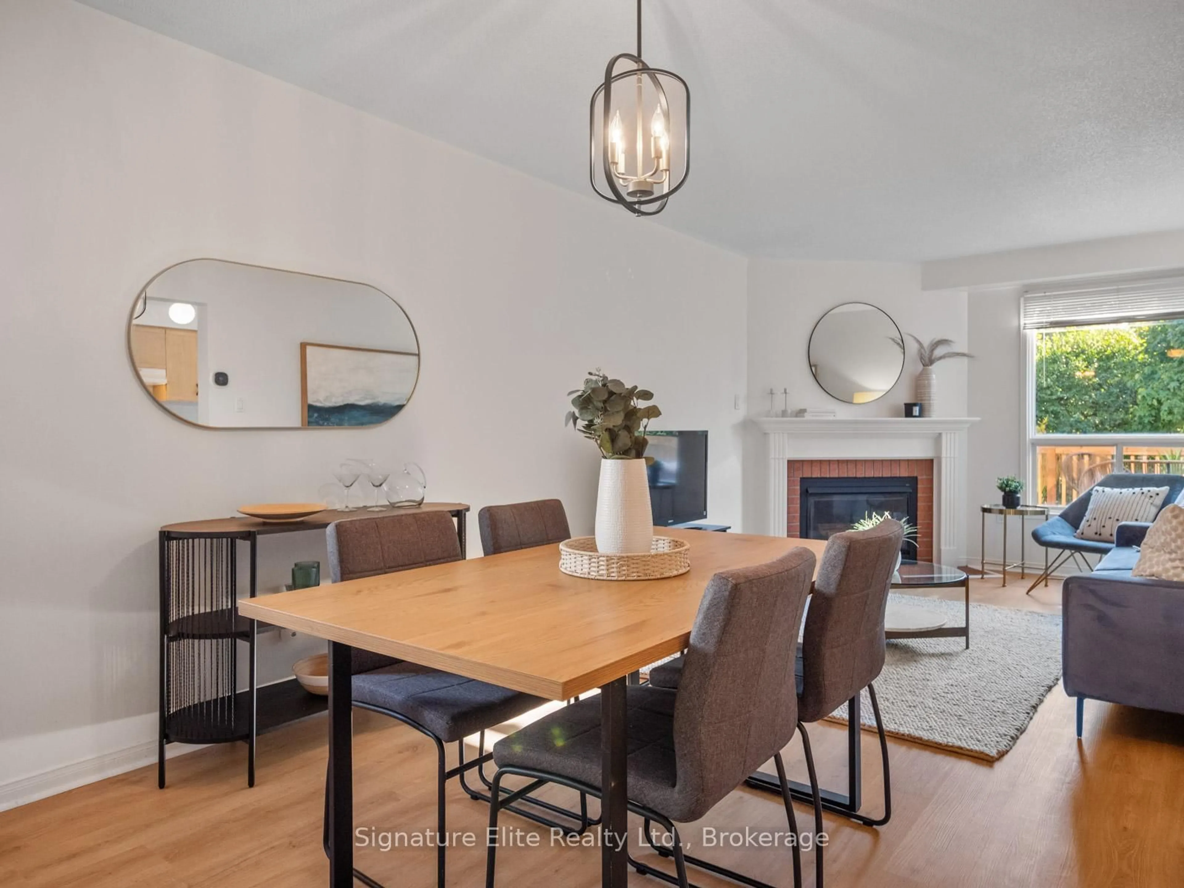 Dining room, wood/laminate floor for 442 Levanna Lane, Oakville Ontario L6H 6B9