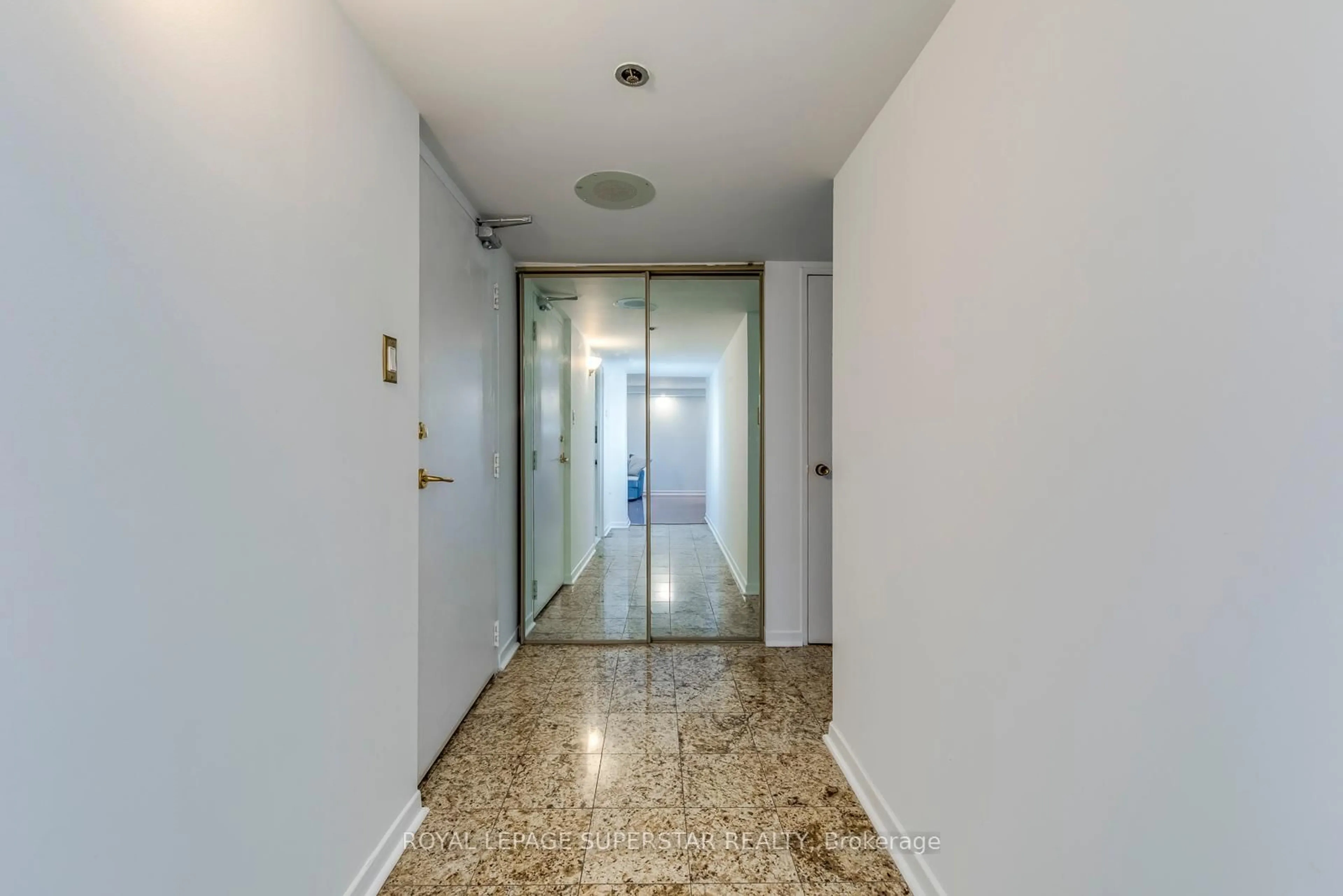 Indoor foyer for 2045 Lakeshore Blvd #2011, Toronto Ontario M8V 2Z6