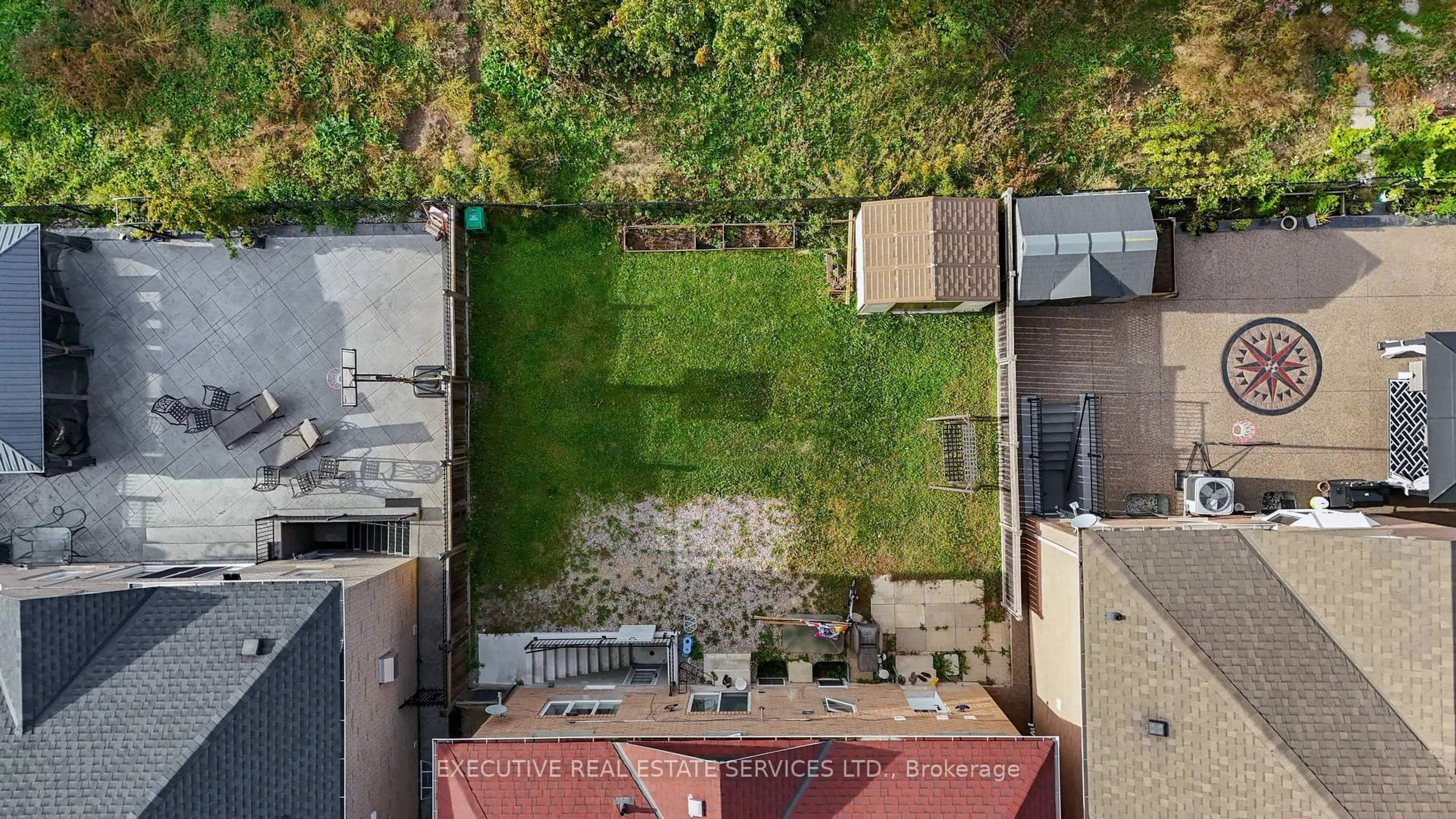 A pic from outside/outdoor area/front of a property/back of a property/a pic from drone, city buildings view from balcony for 73 Woodvalley Dr, Brampton Ontario L7A 1Z3