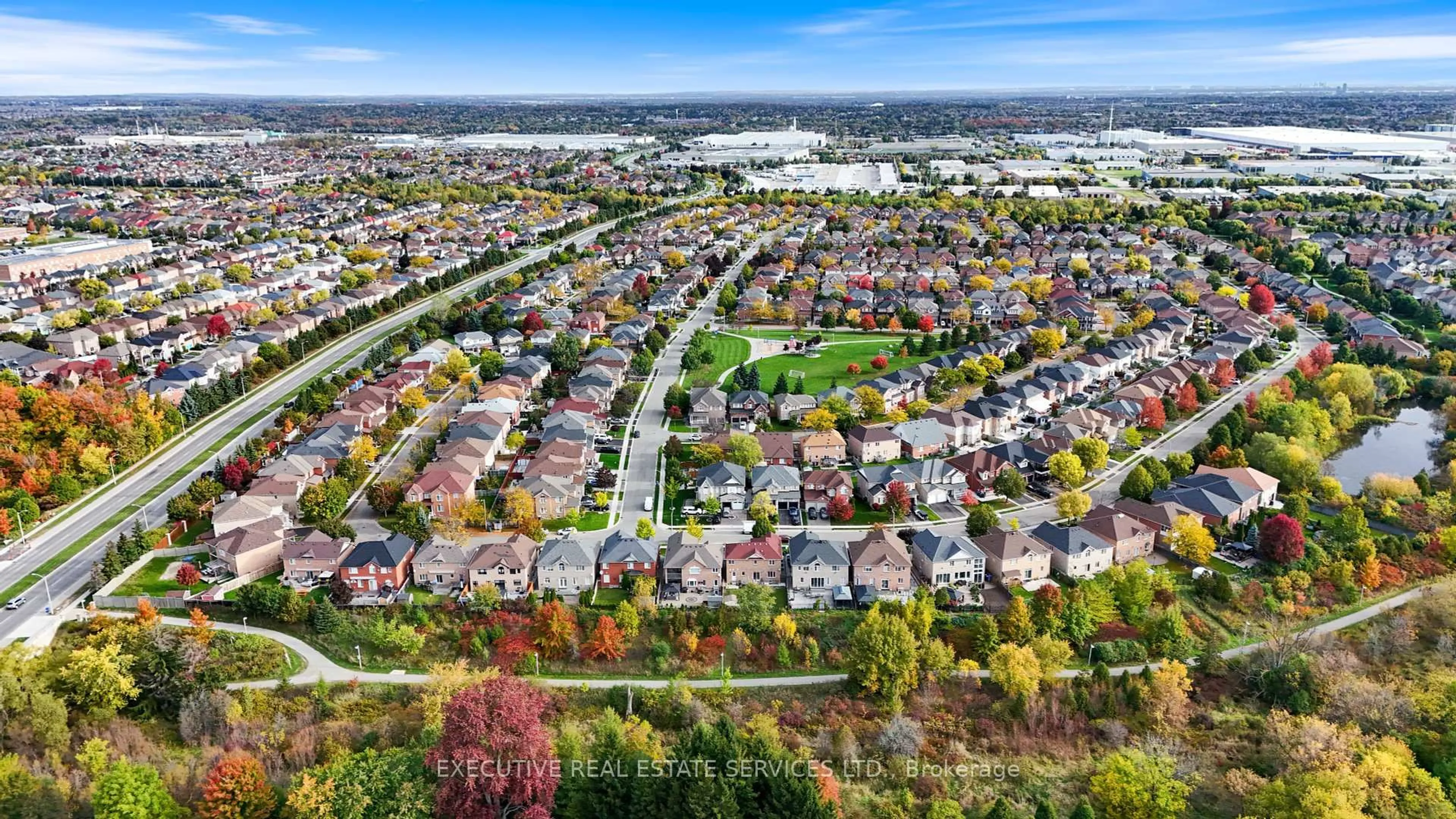 A pic from outside/outdoor area/front of a property/back of a property/a pic from drone, street for 73 Woodvalley Dr, Brampton Ontario L7A 1Z3