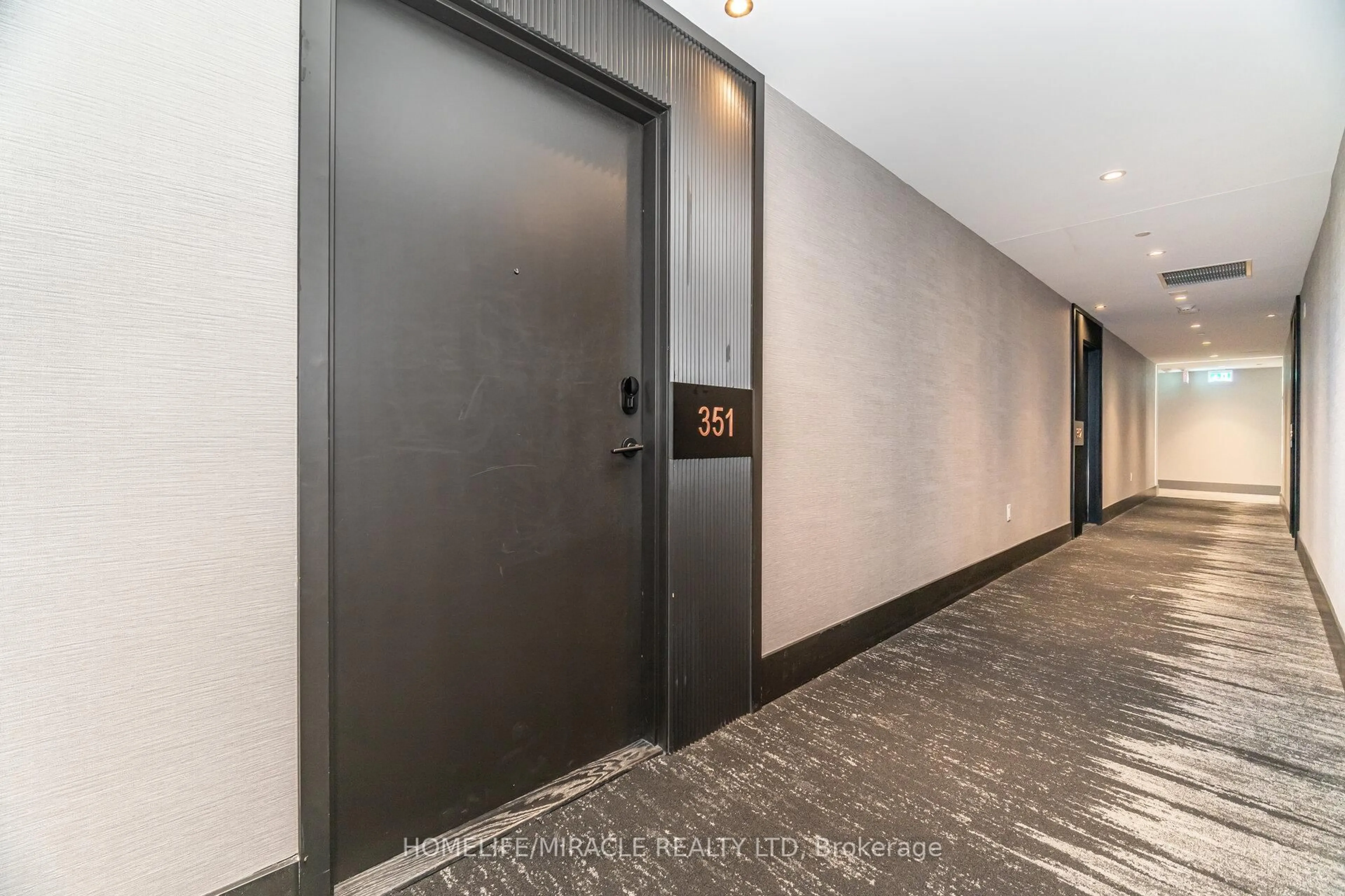 Indoor foyer for 2450 Old Bronte Rd #351, Oakville Ontario L6M 5P6