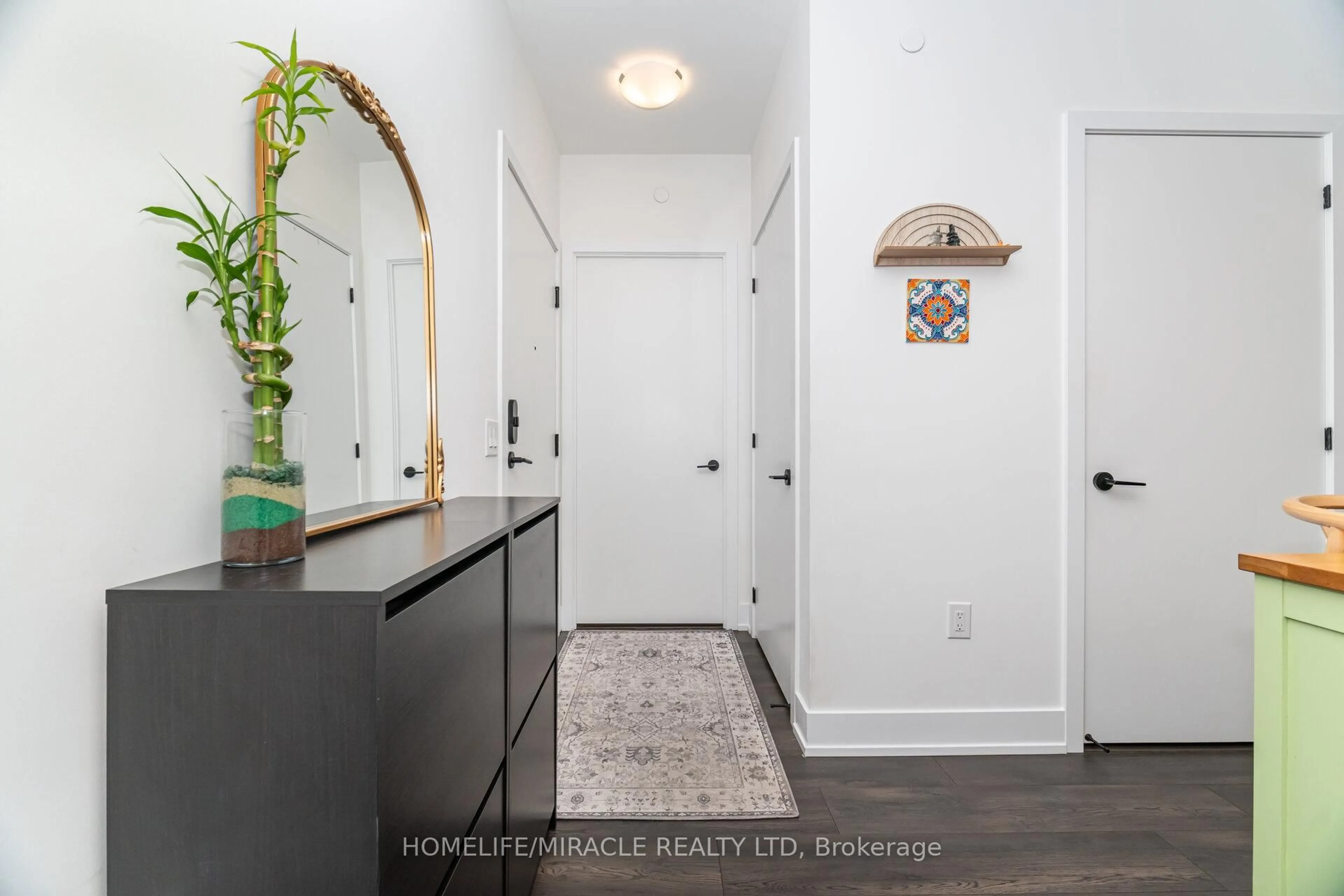 Indoor entryway for 2450 Old Bronte Rd #351, Oakville Ontario L6M 5P6