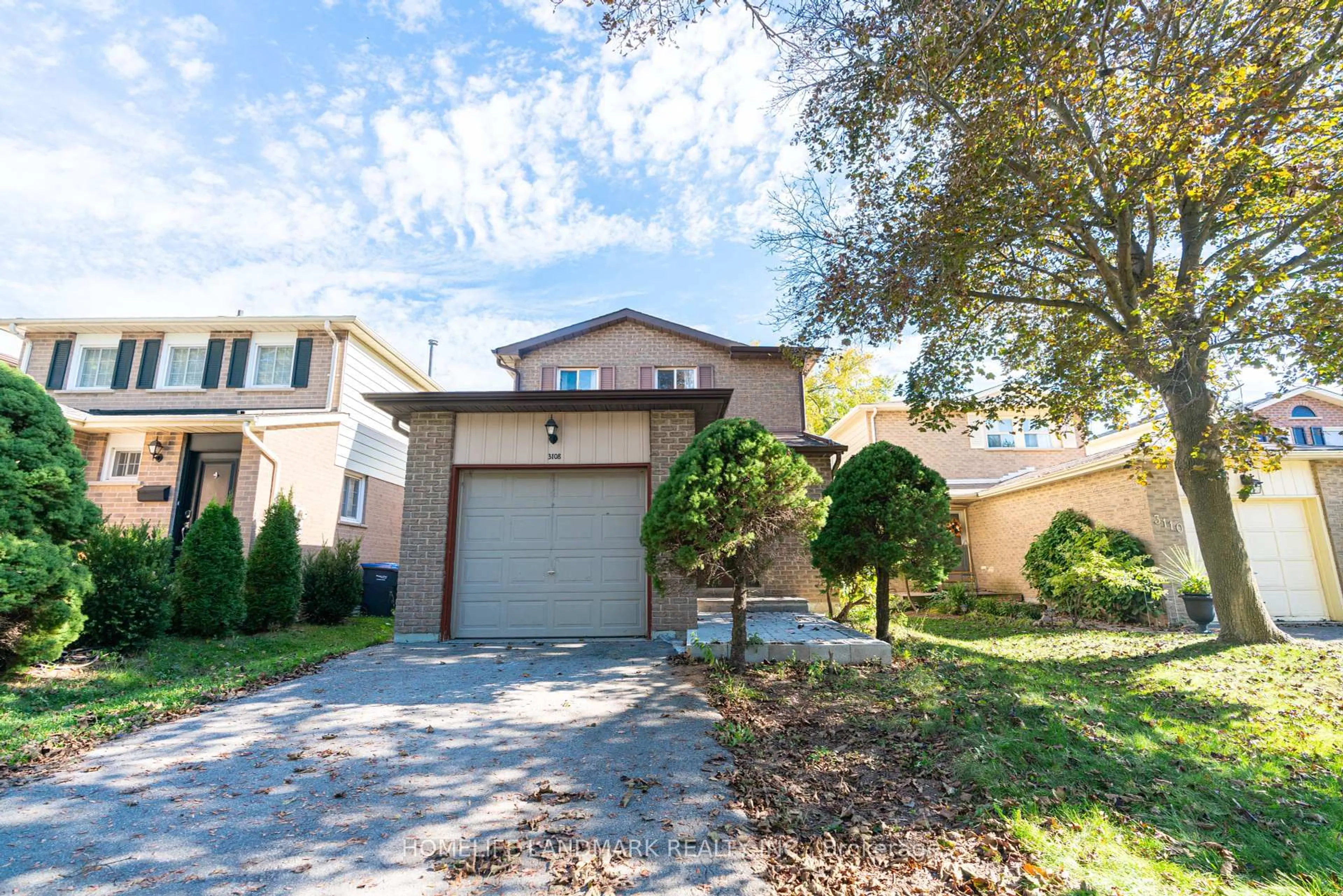 Home with vinyl exterior material, street for 3108 Plum Tree Cres, Mississauga Ontario L5N 4W9