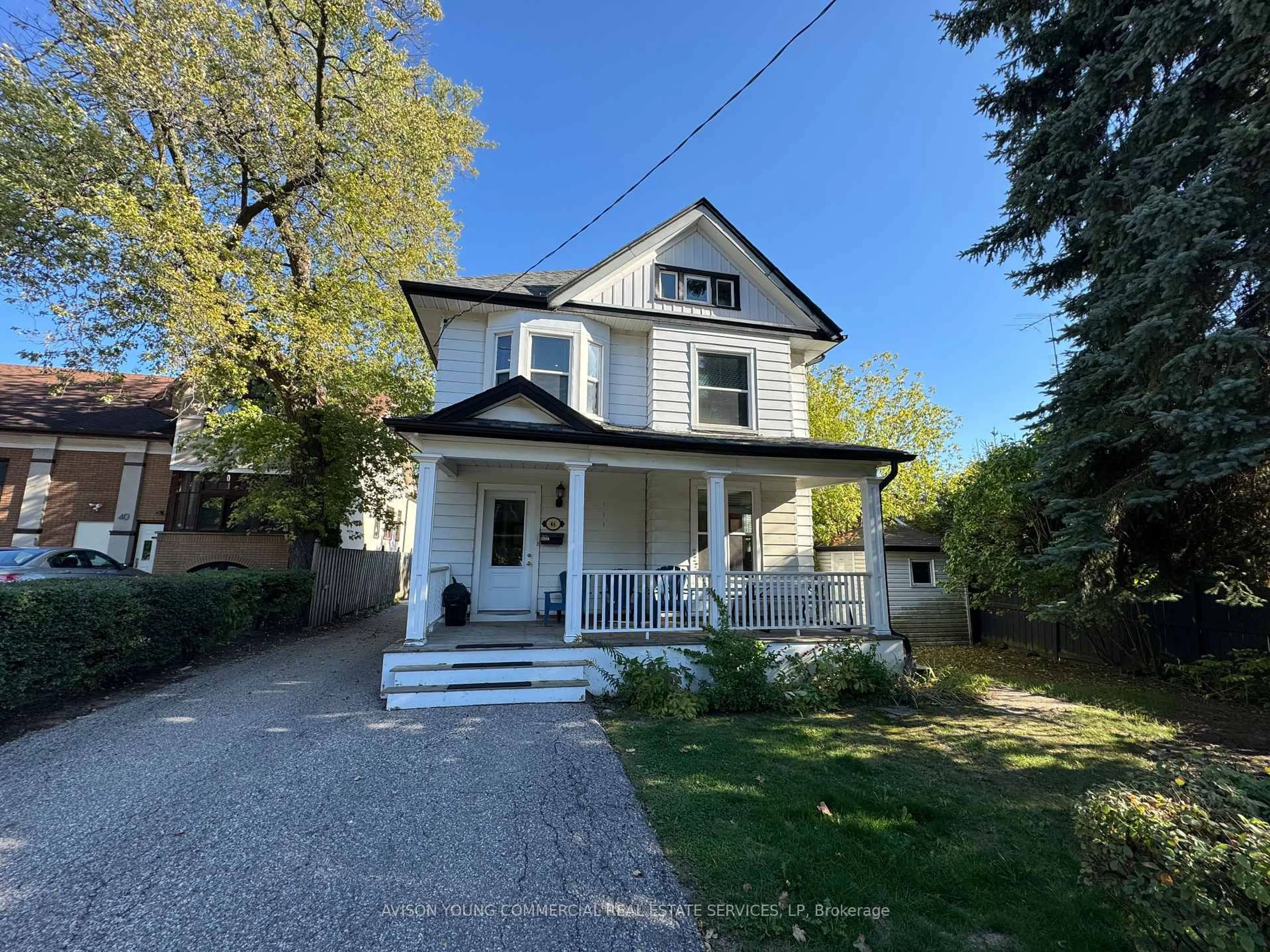 A pic from outside/outdoor area/front of a property/back of a property/a pic from drone, street for 46 John St, Oakville Ontario L6K 1G8