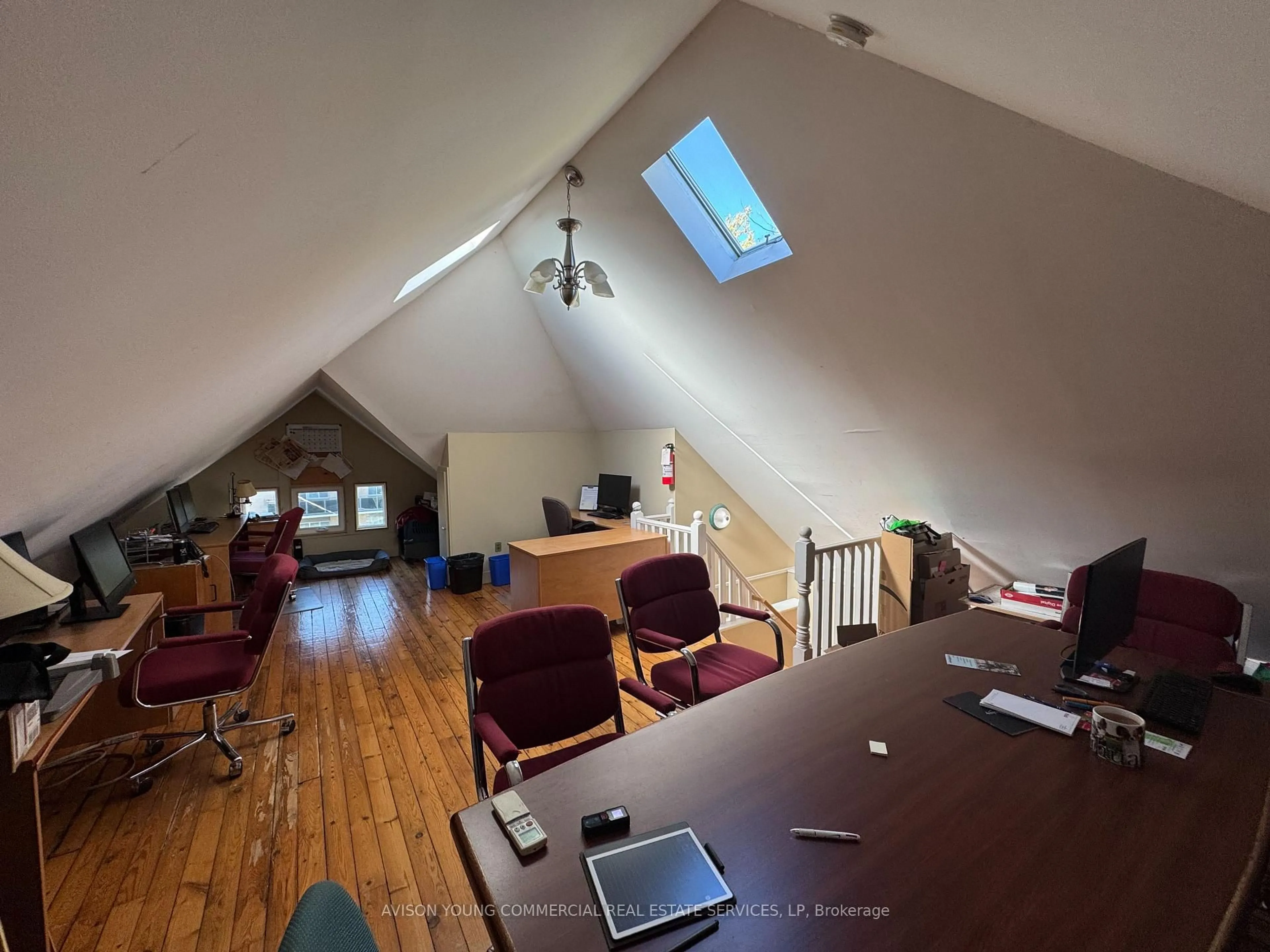 A pic of a room for 46 John St, Oakville Ontario L6K 1G8