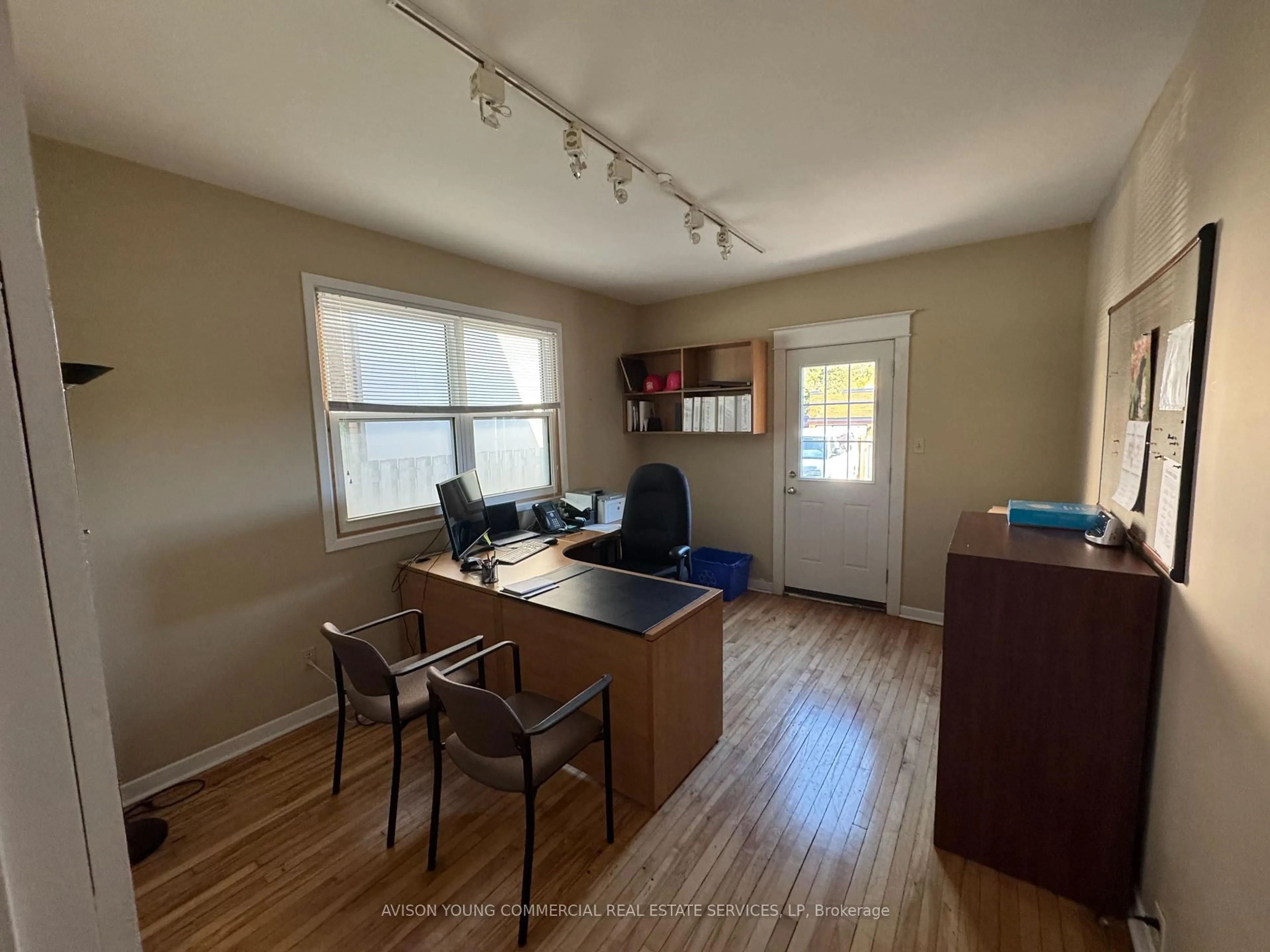 A pic of a room for 46 John St, Oakville Ontario L6K 1G8