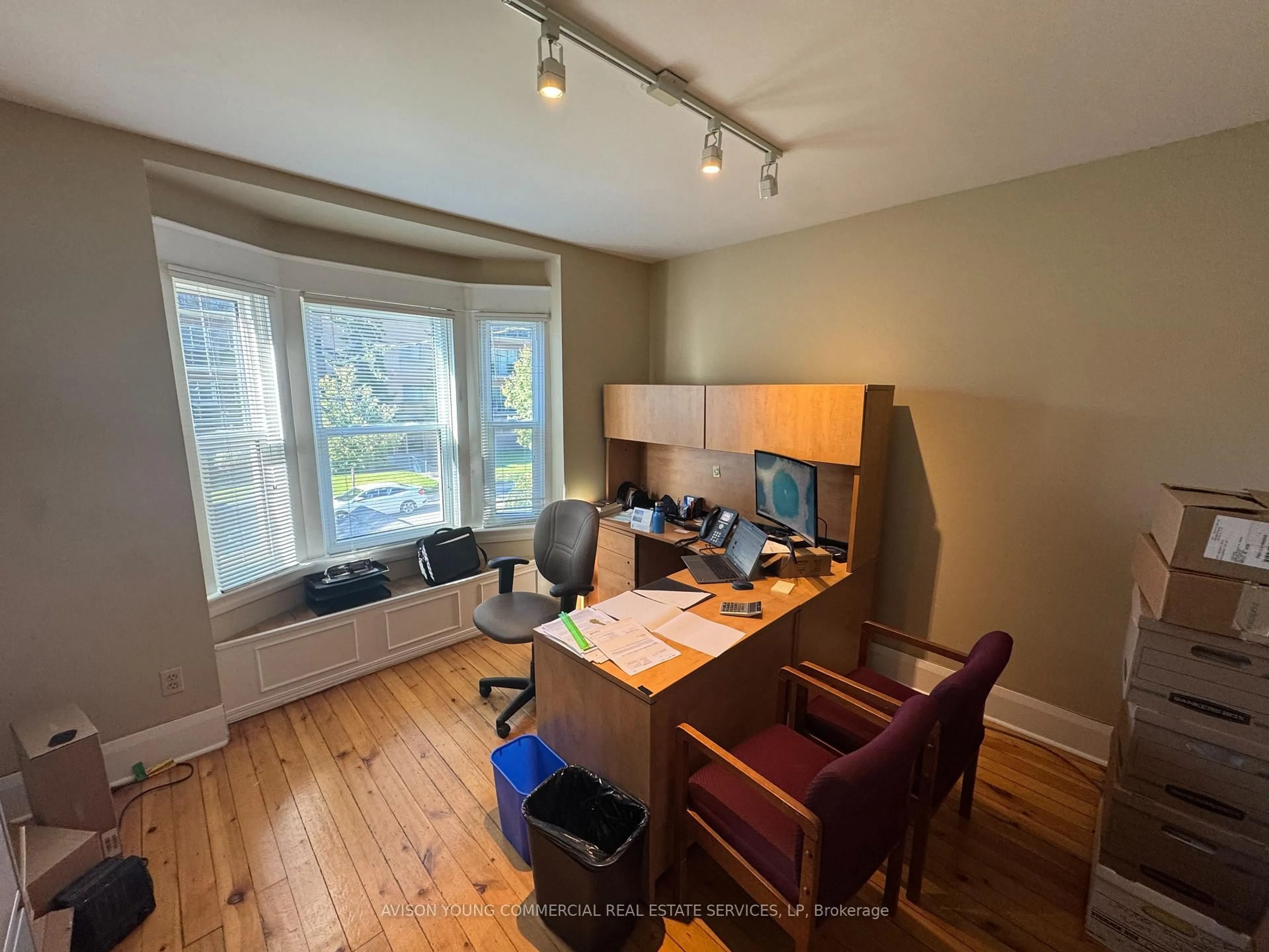 A pic of a room for 46 John St, Oakville Ontario L6K 1G8
