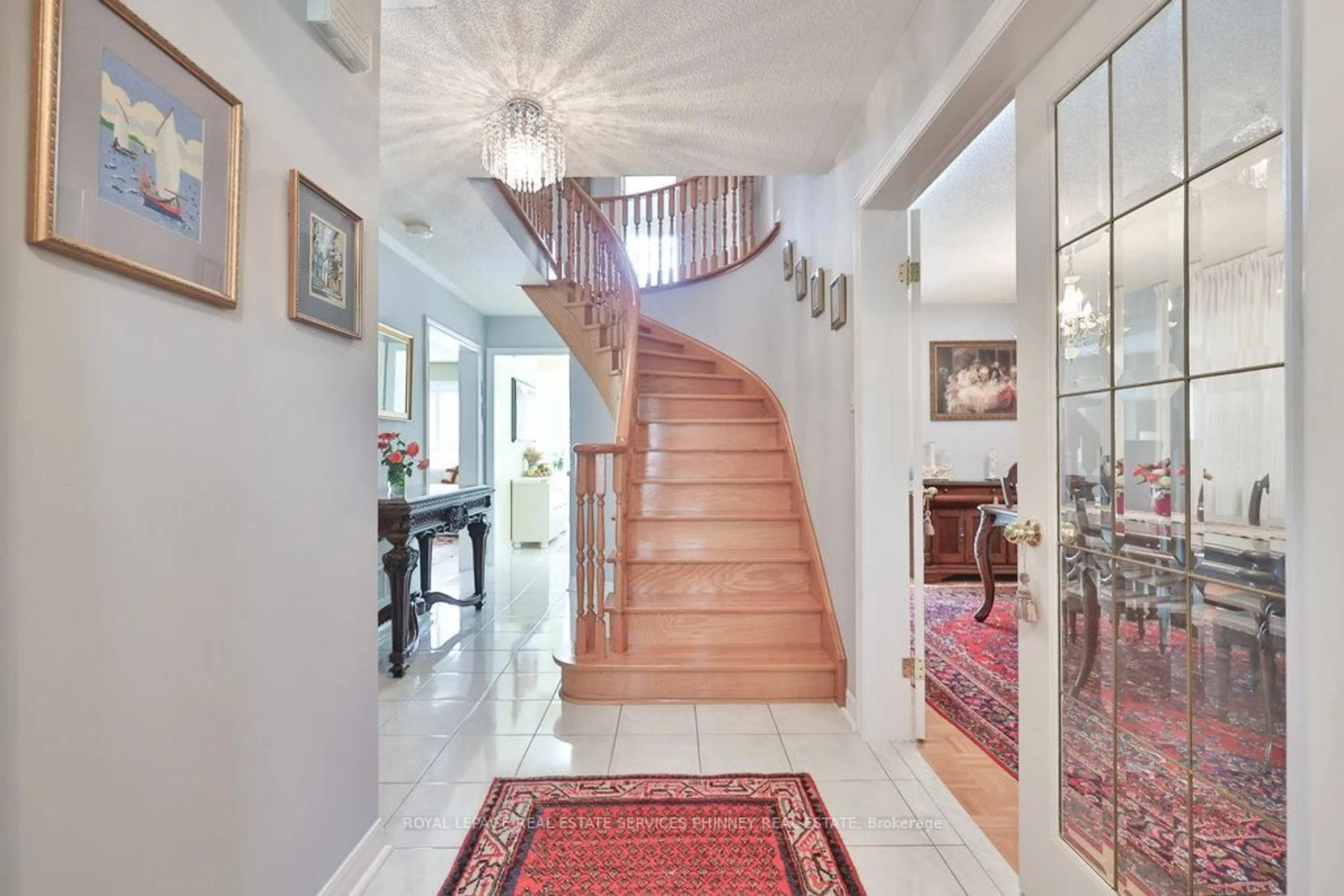 Indoor foyer for 5310 Shackleton Way, Mississauga Ontario L5R 3J6