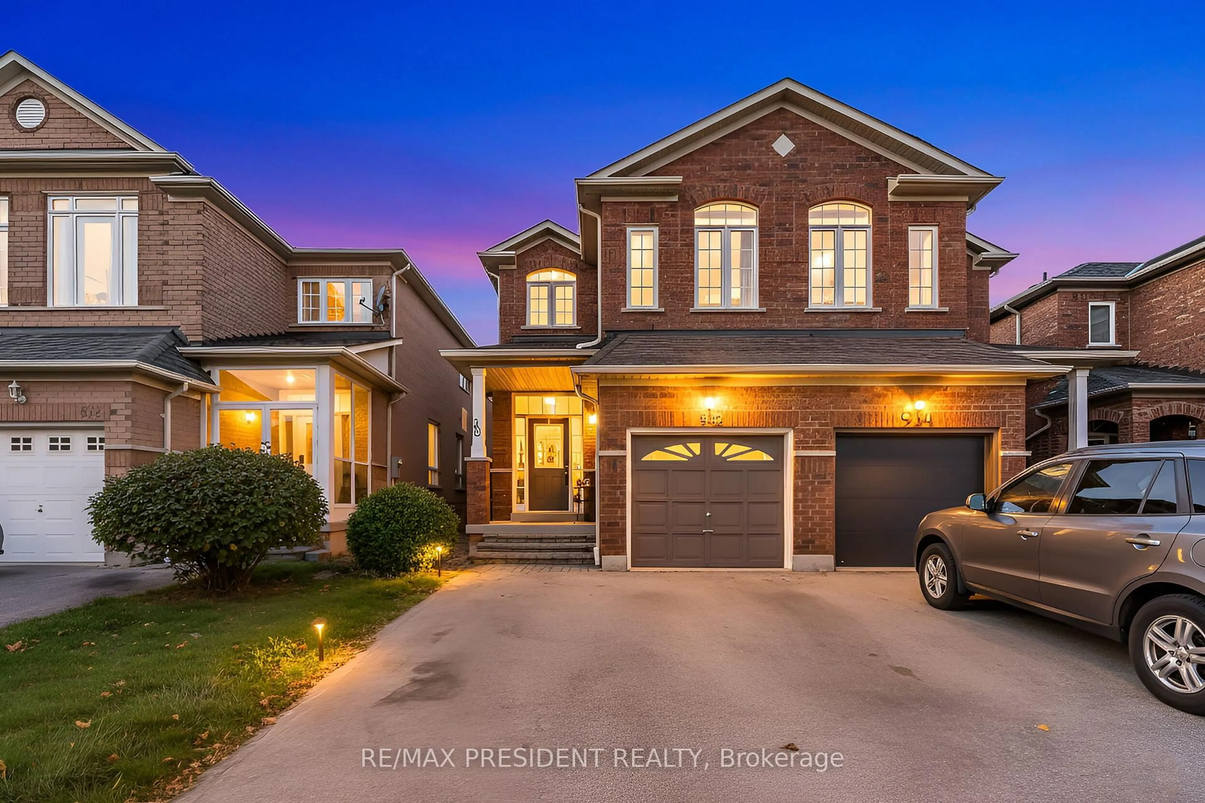 Home with brick exterior material, street for 932 Ledbury Cres, Mississauga Ontario L5V 2R3