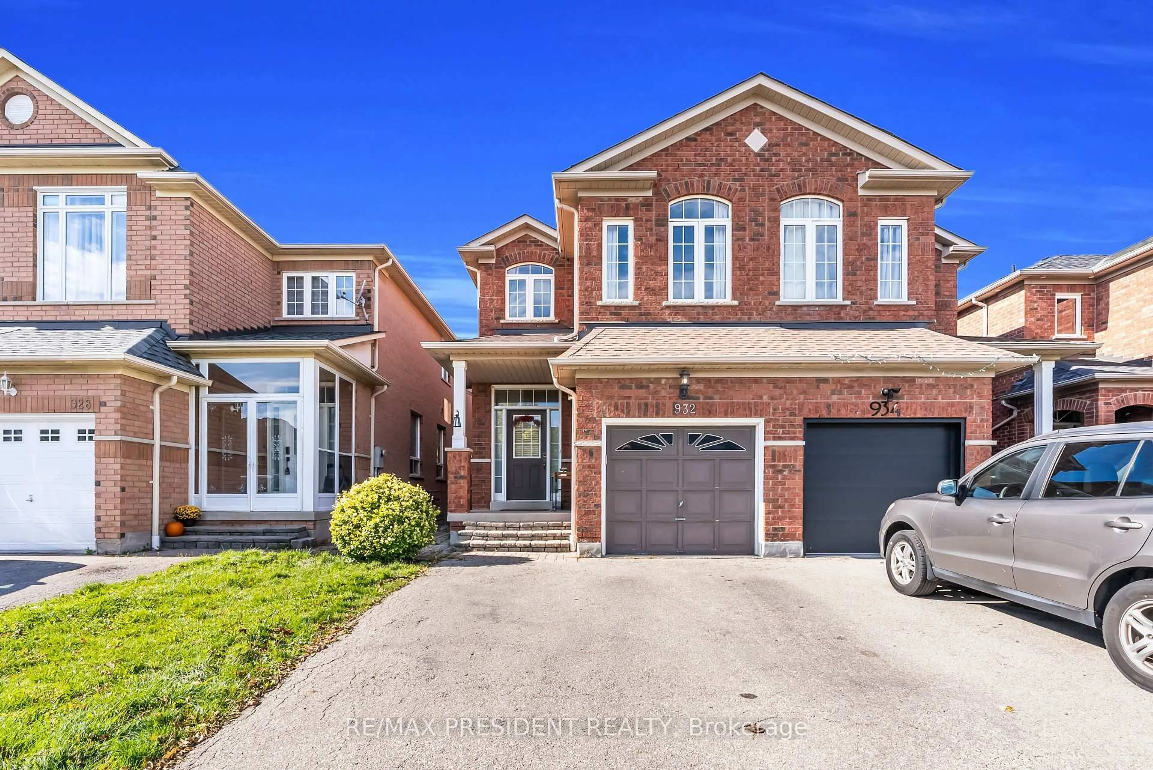 Home with brick exterior material, street for 932 Ledbury Cres, Mississauga Ontario L5V 2R3