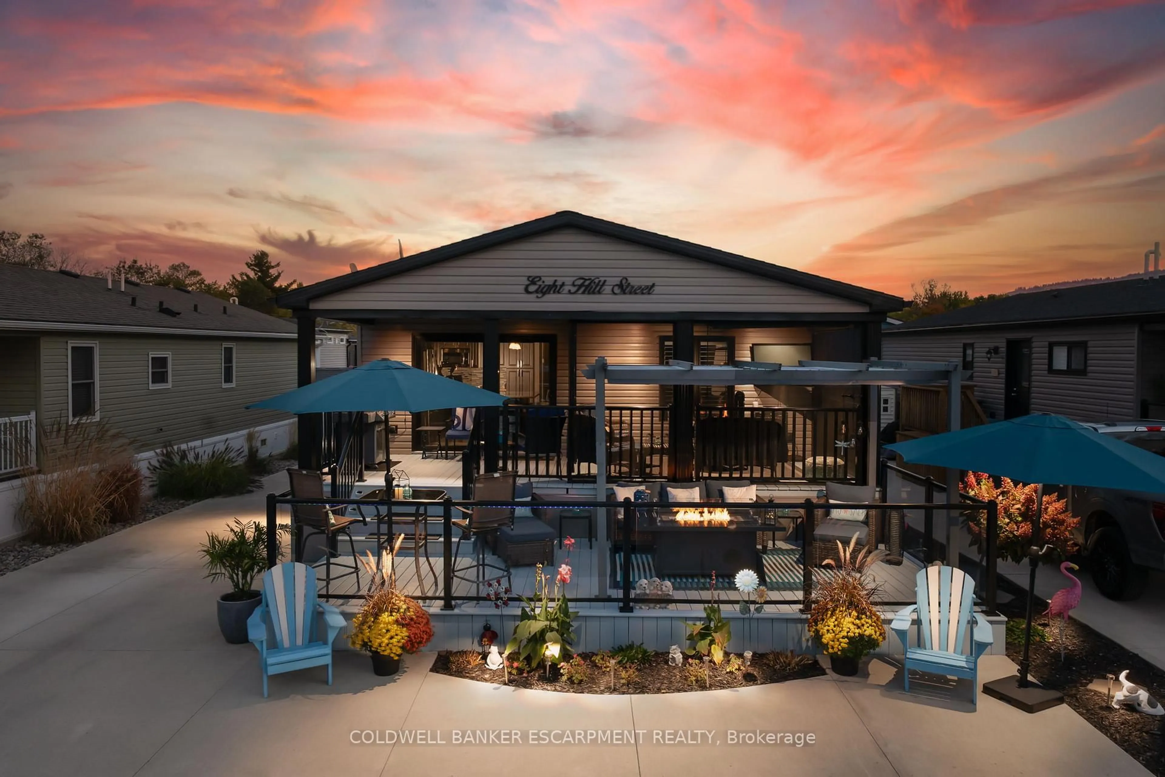 Patio, mountain view for 4449 Milburough Line #8 Hill, Burlington Ontario L7P 0C5