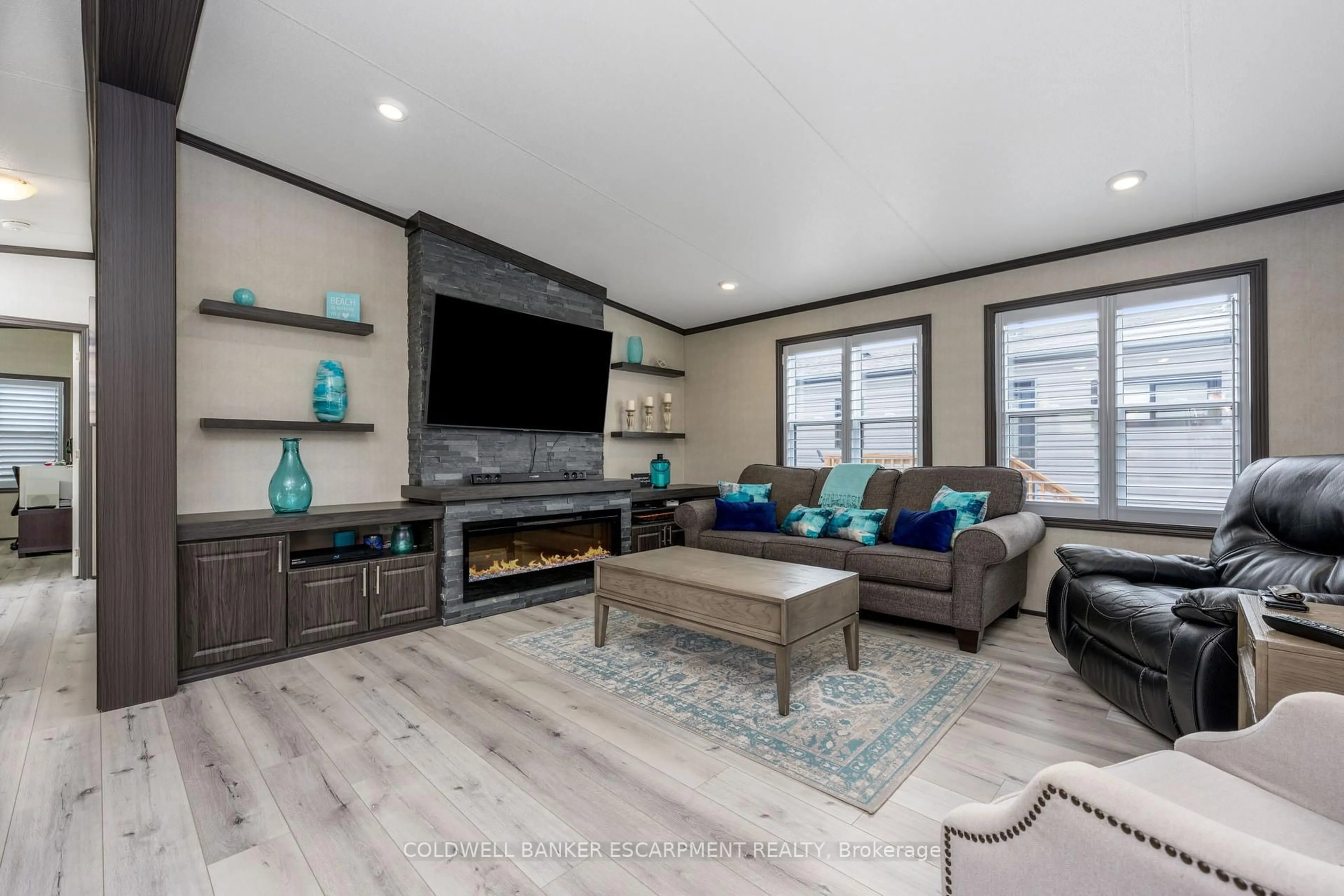Living room with furniture, unknown for 4449 Milburough Line #8 Hill, Burlington Ontario L7P 0C5